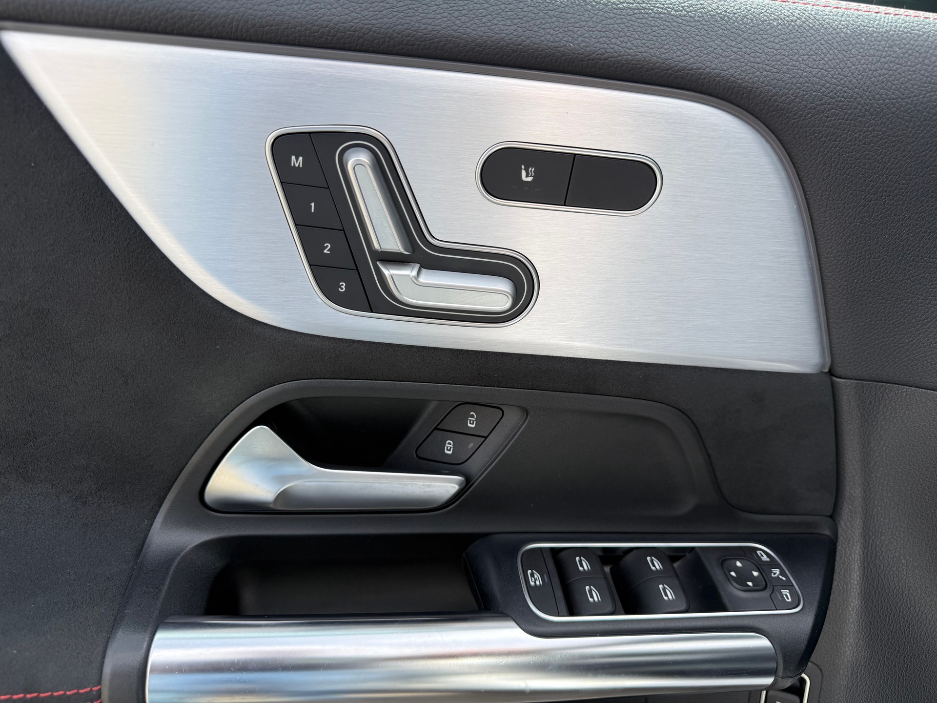 MERCEDES-BENZ EQA 250-image-10