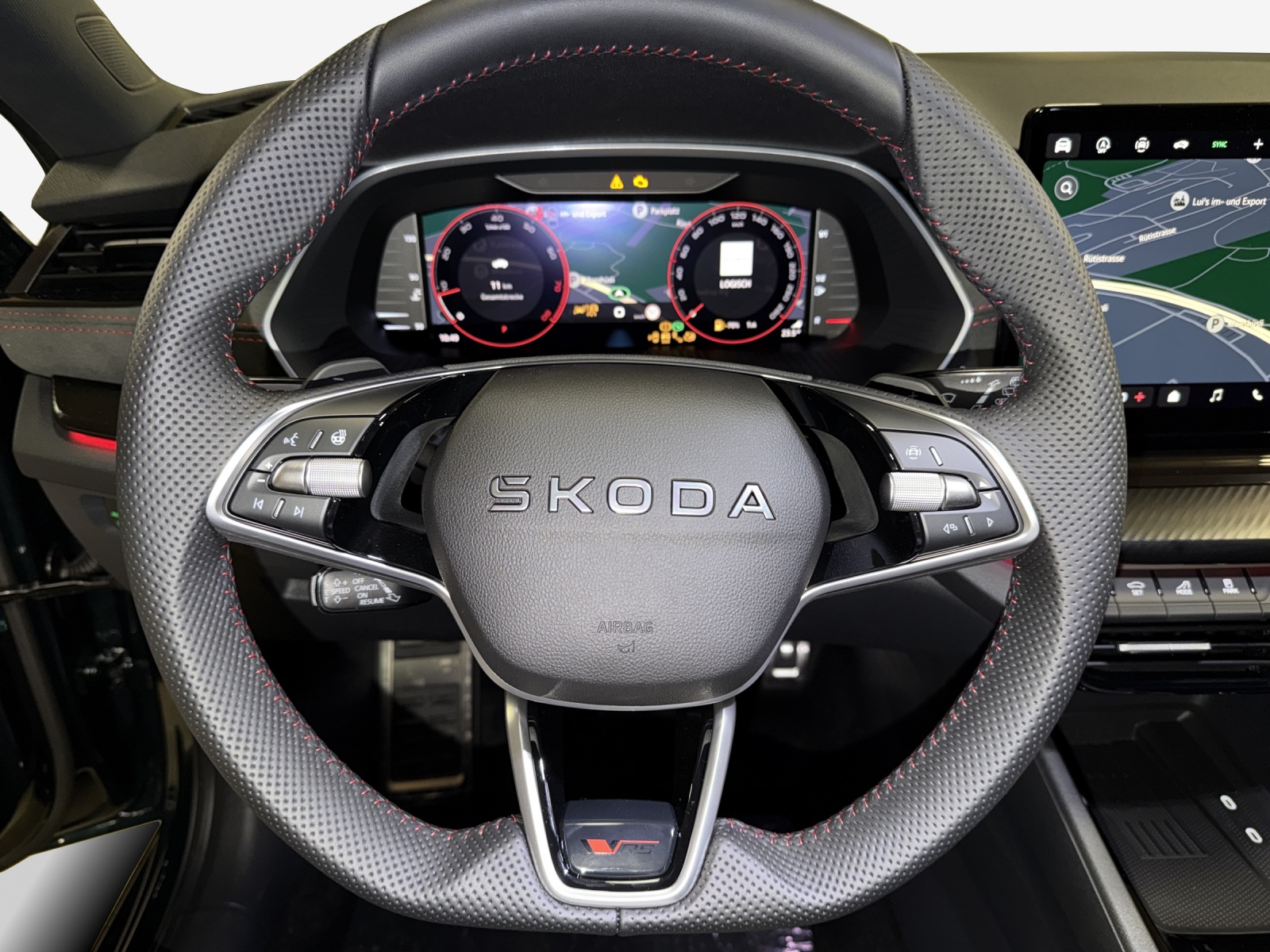 SKODA Octavia Combi 2.0 TSI DSG RS 30 Years Edition-image-9