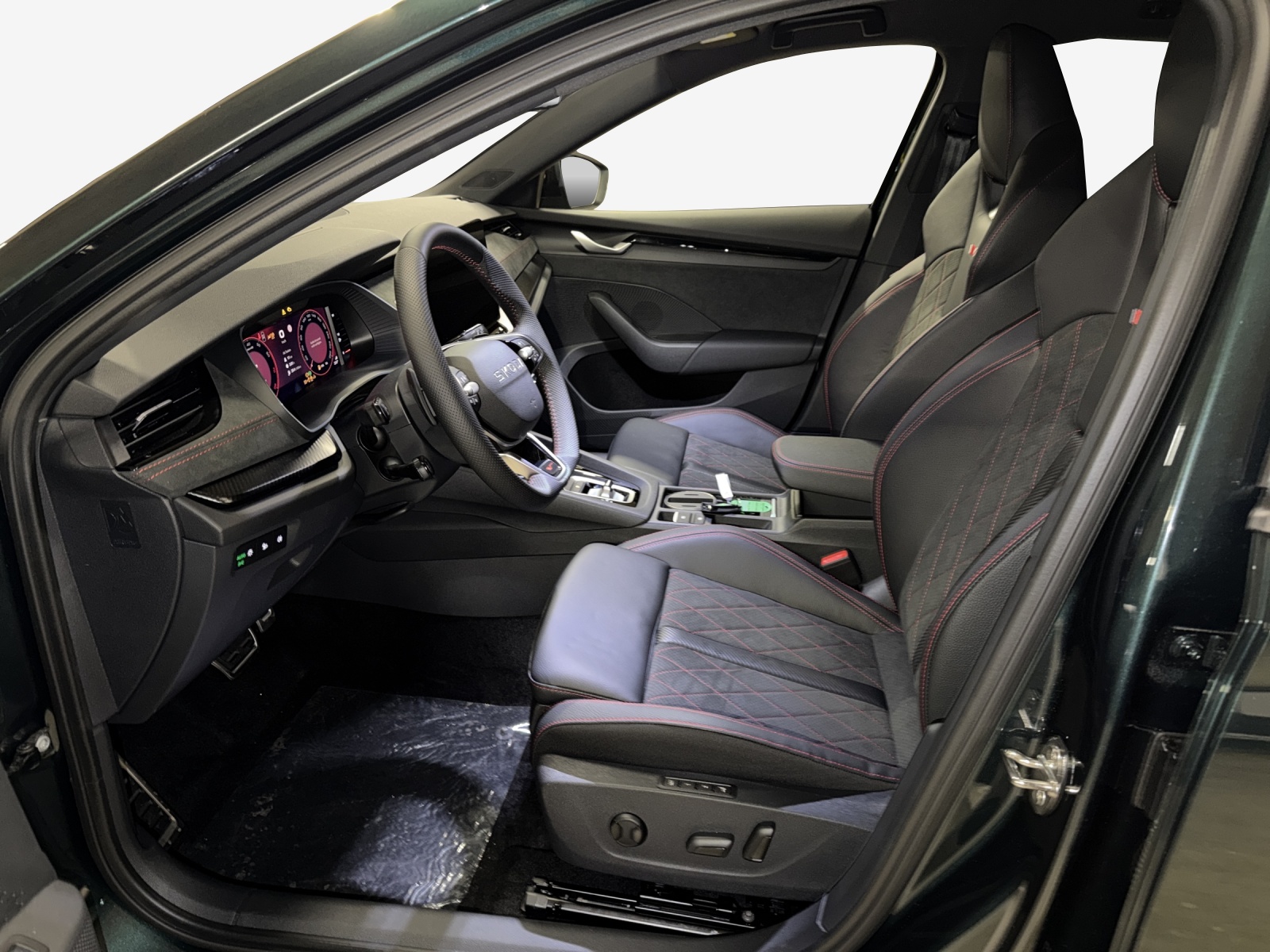 SKODA Octavia Combi 2.0 TSI DSG RS 30 Years Edition-image-7