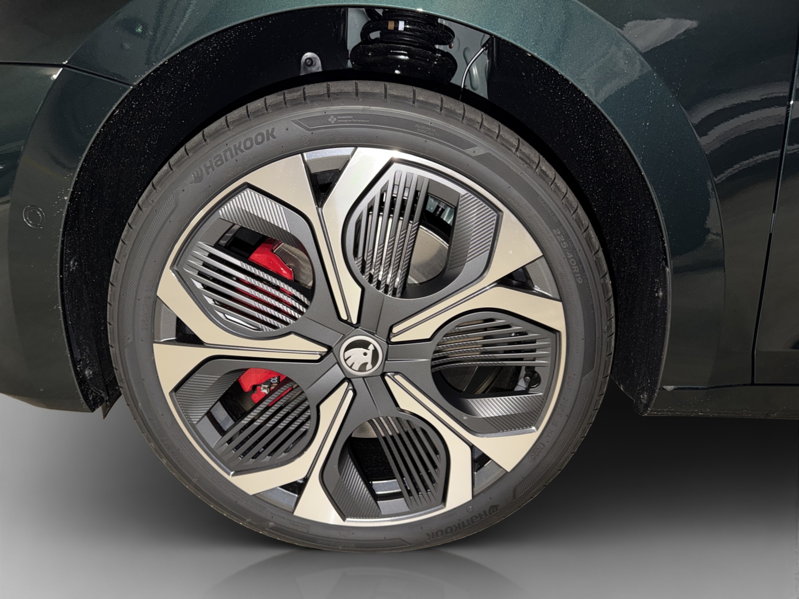 SKODA Octavia Combi 2.0 TSI DSG RS 30 Years Edition-image-14