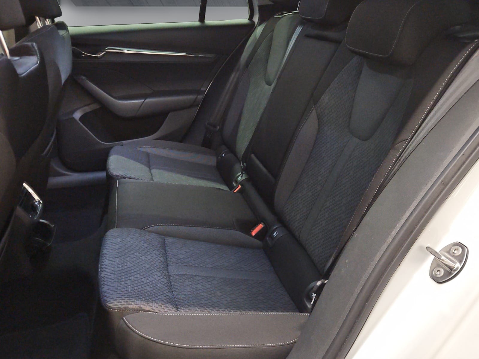 SKODA Skoda Octavia Style 200PS TDI 4x4-image-10