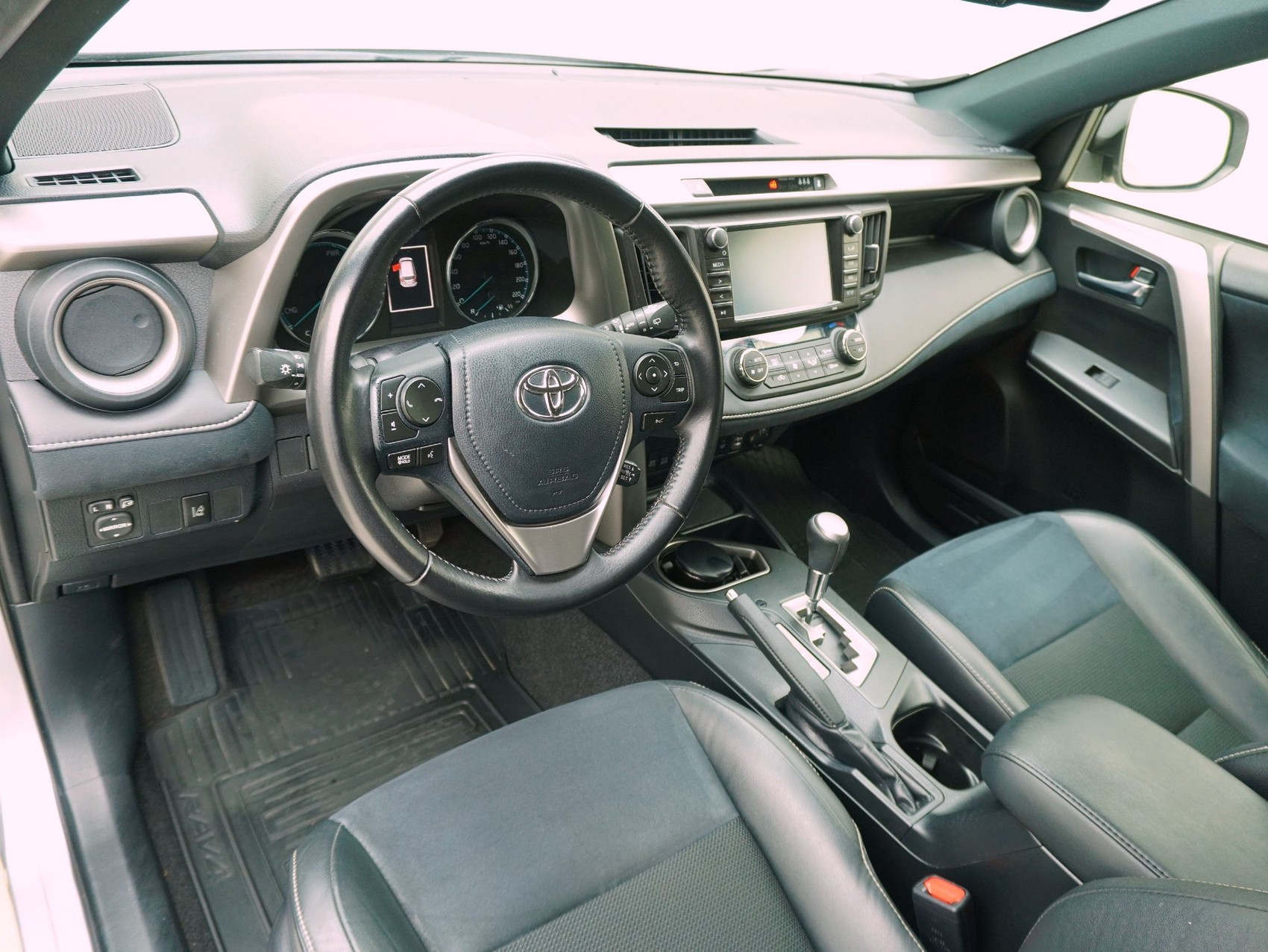TOYOTA RAV4 2.5 HSD Style-image-9