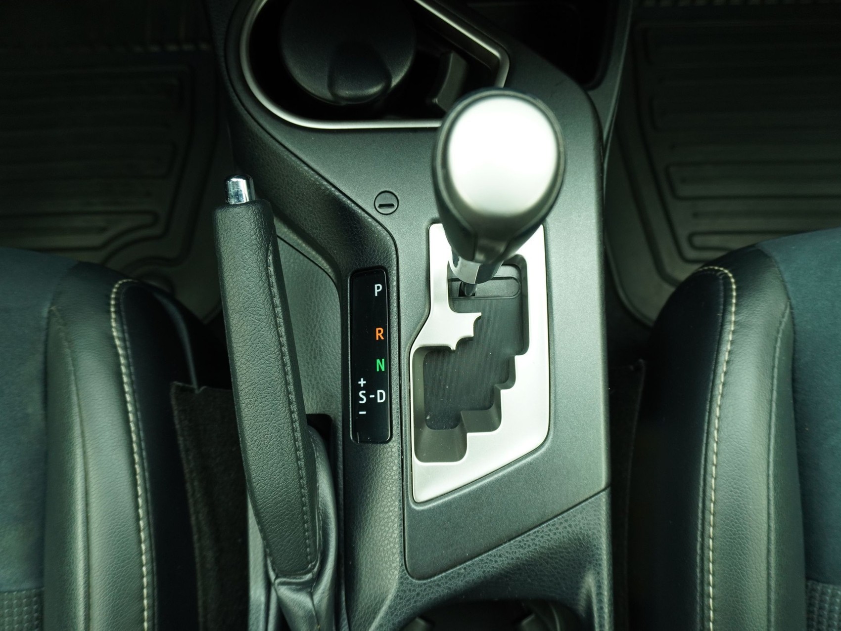 TOYOTA RAV4 2.5 HSD Style-image-13