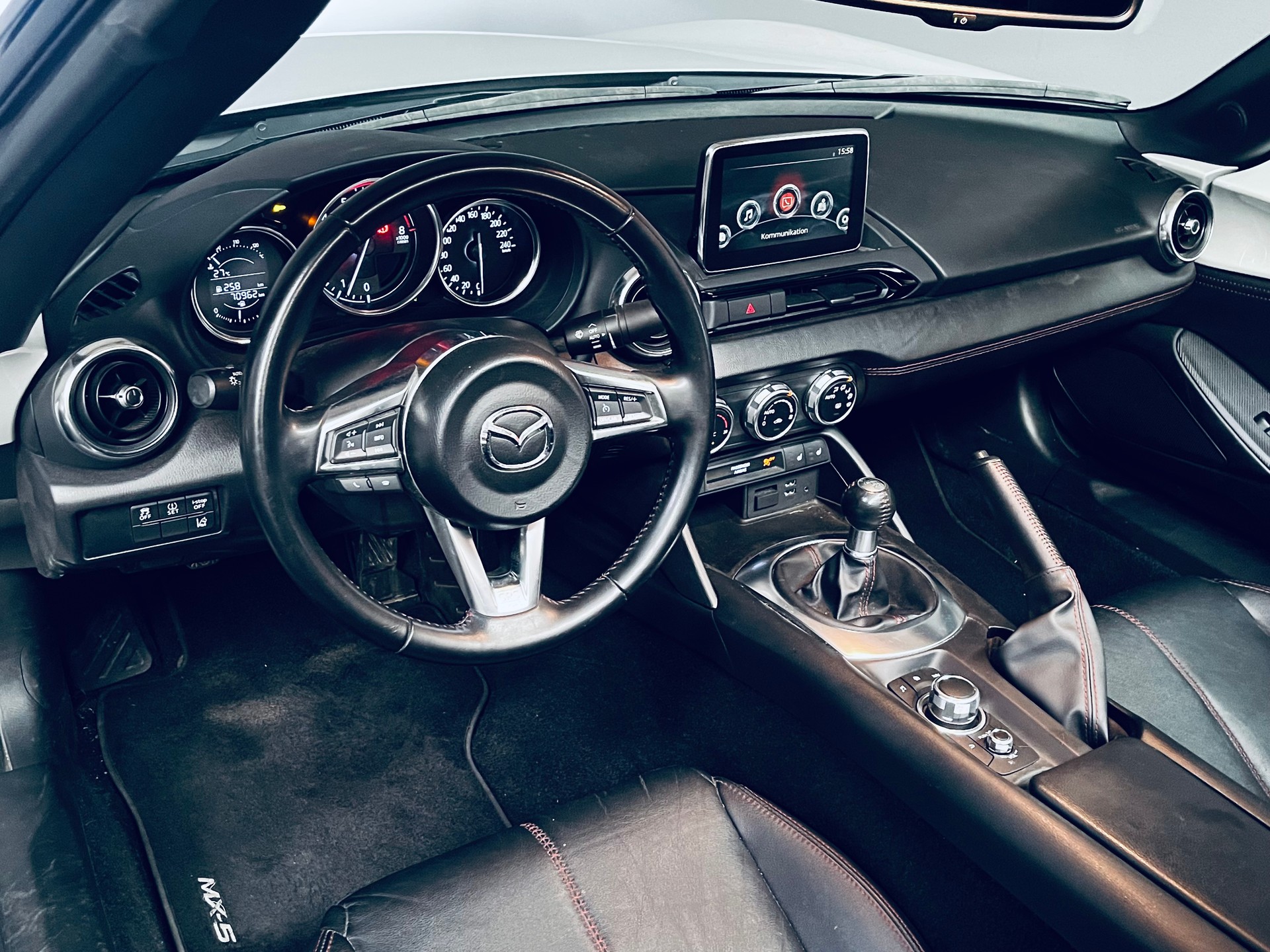 MAZDA MX-5 SKYACTIV-G 160 Revolution-image-13