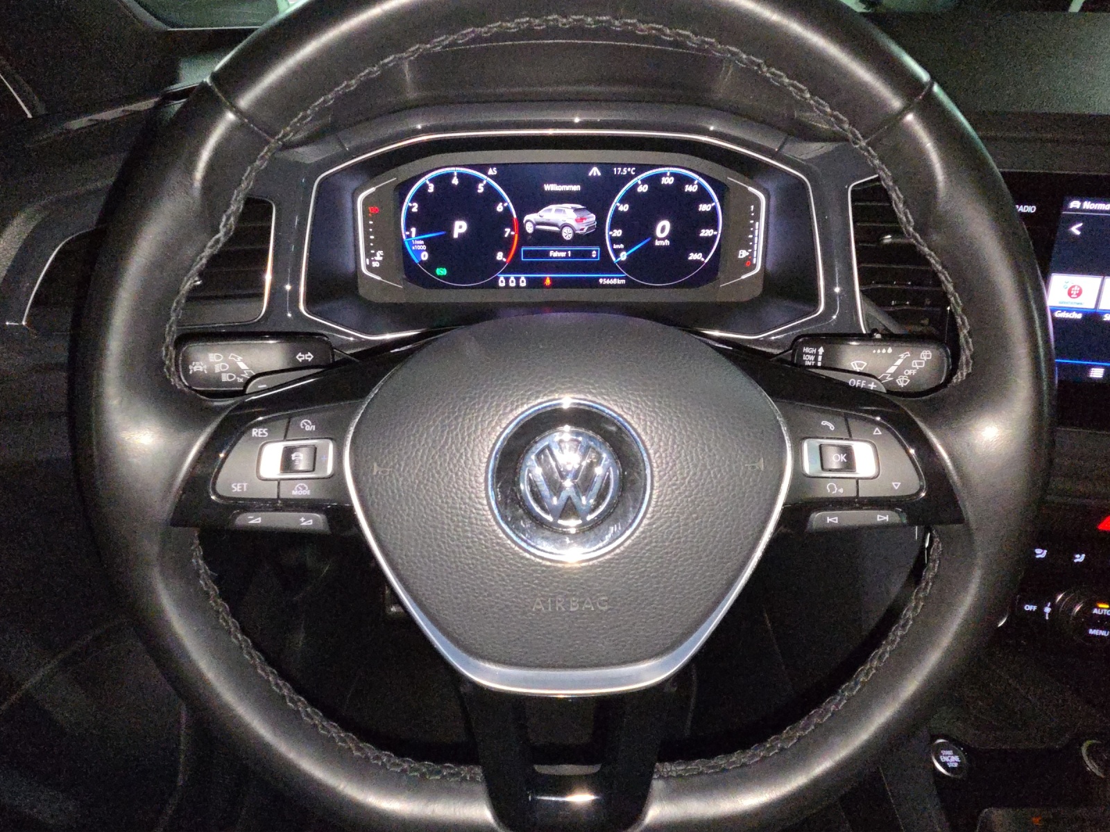 VW T-Roc 2.0 TSI Sport DSG 4Motion-image-5
