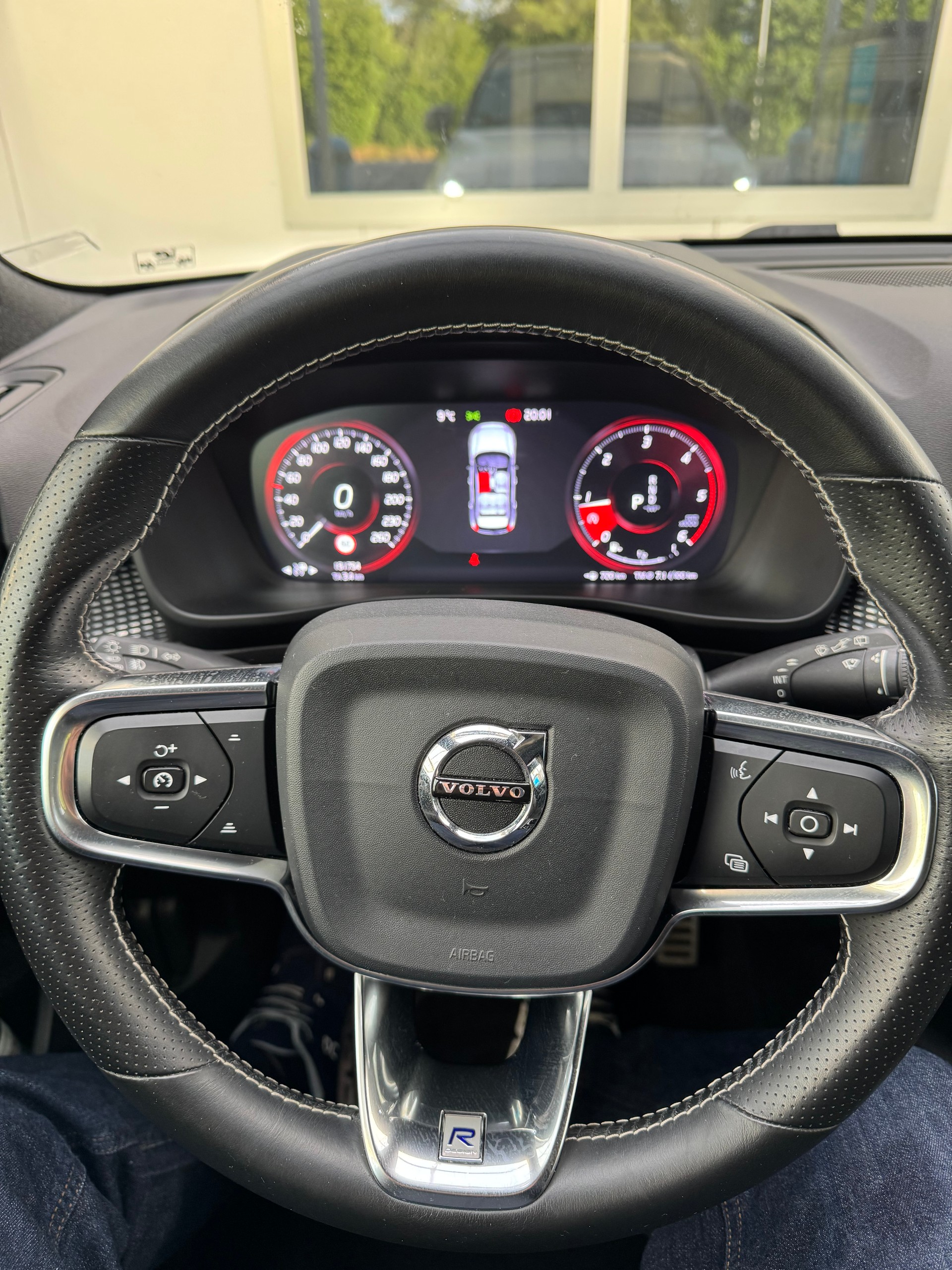 VOLVO 2.0 D4 R-Design AWD-image-2
