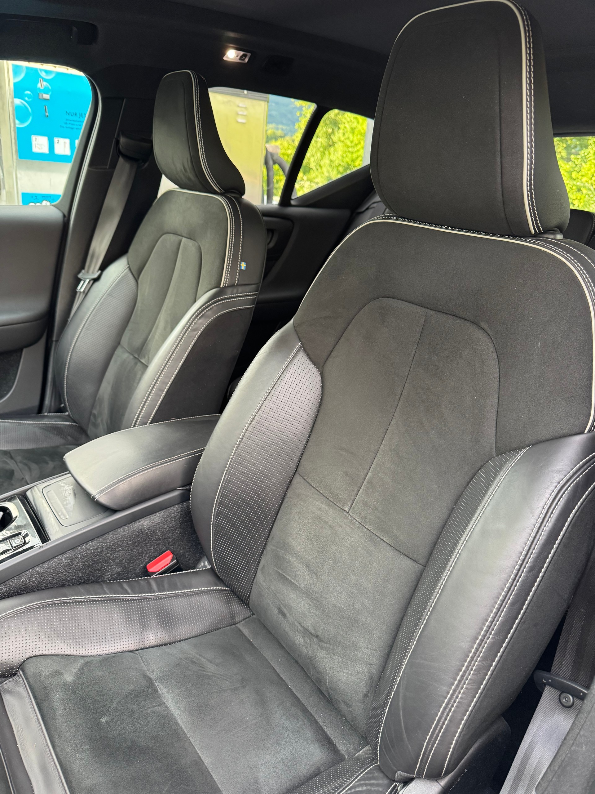VOLVO 2.0 D4 R-Design AWD-image-1