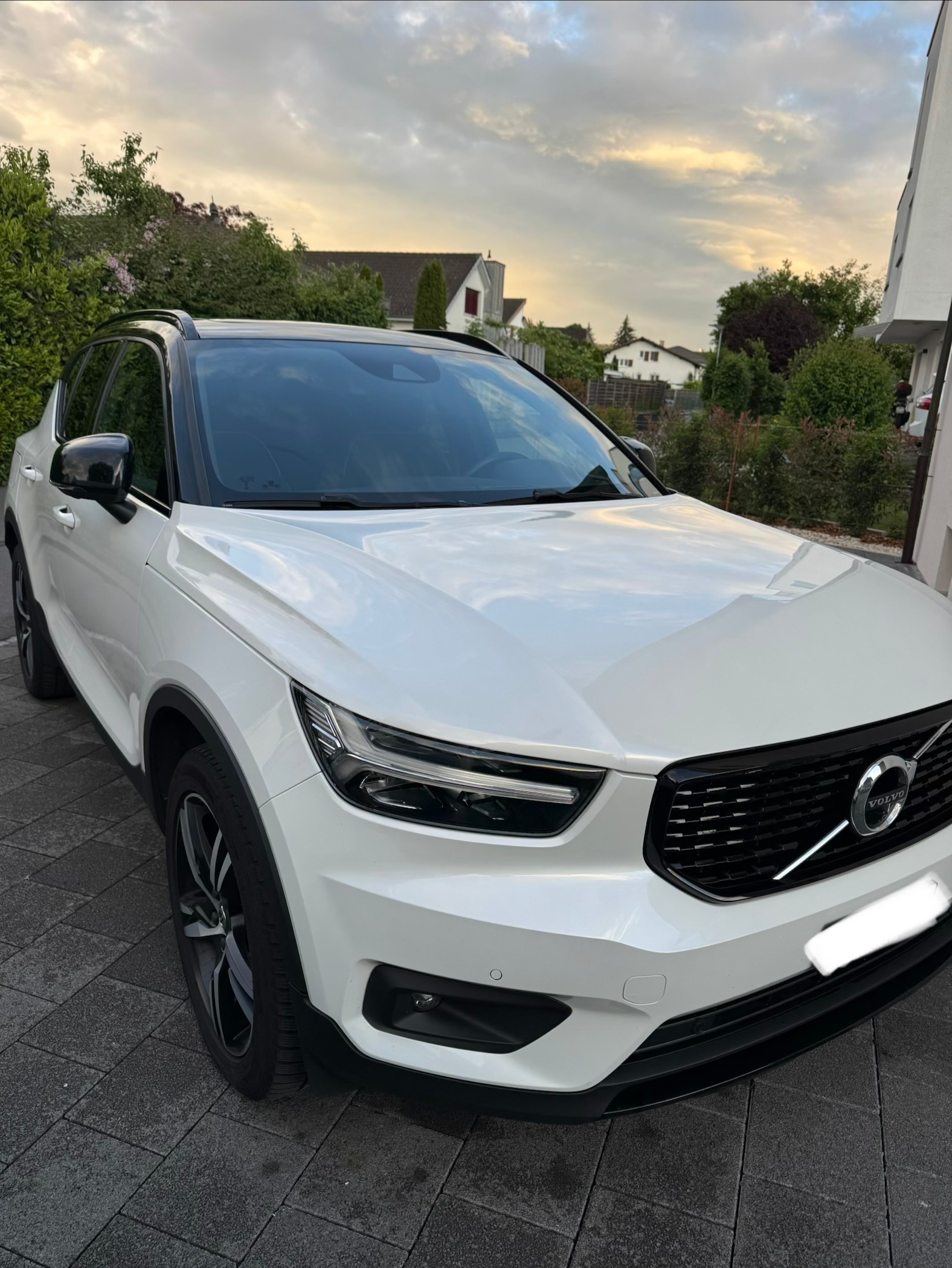 VOLVO 2.0 D4 R-Design AWD-image-0