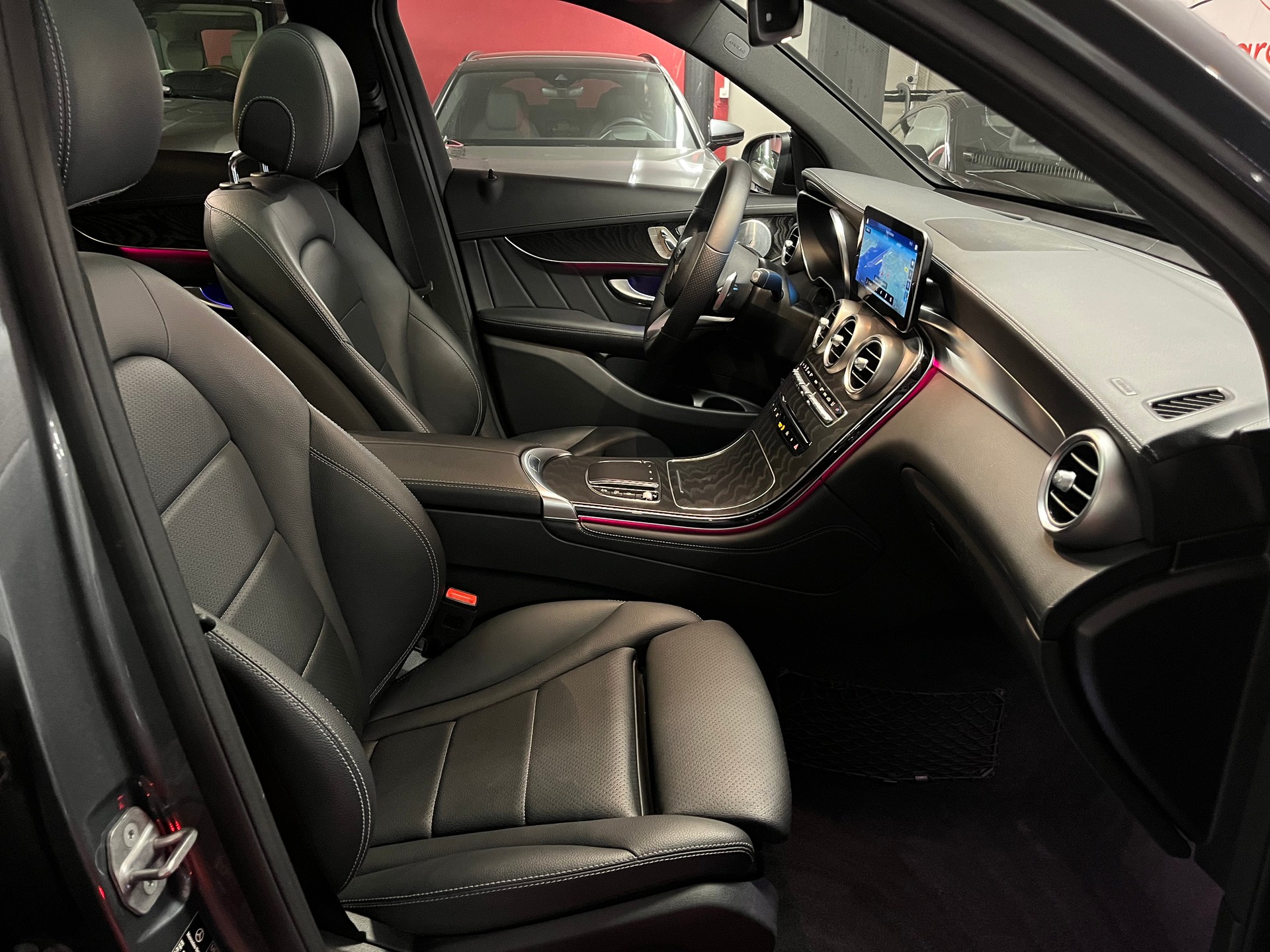 MERCEDES-BENZ GLC 200 AMG Line 4Matic 9G-Tronic-image-15