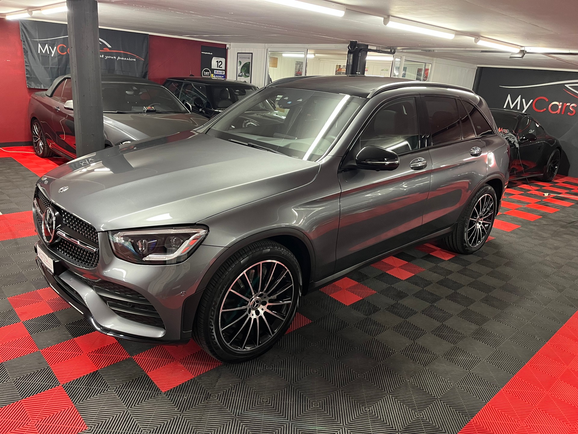 MERCEDES-BENZ GLC 200 AMG Line 4Matic 9G-Tronic-image-10