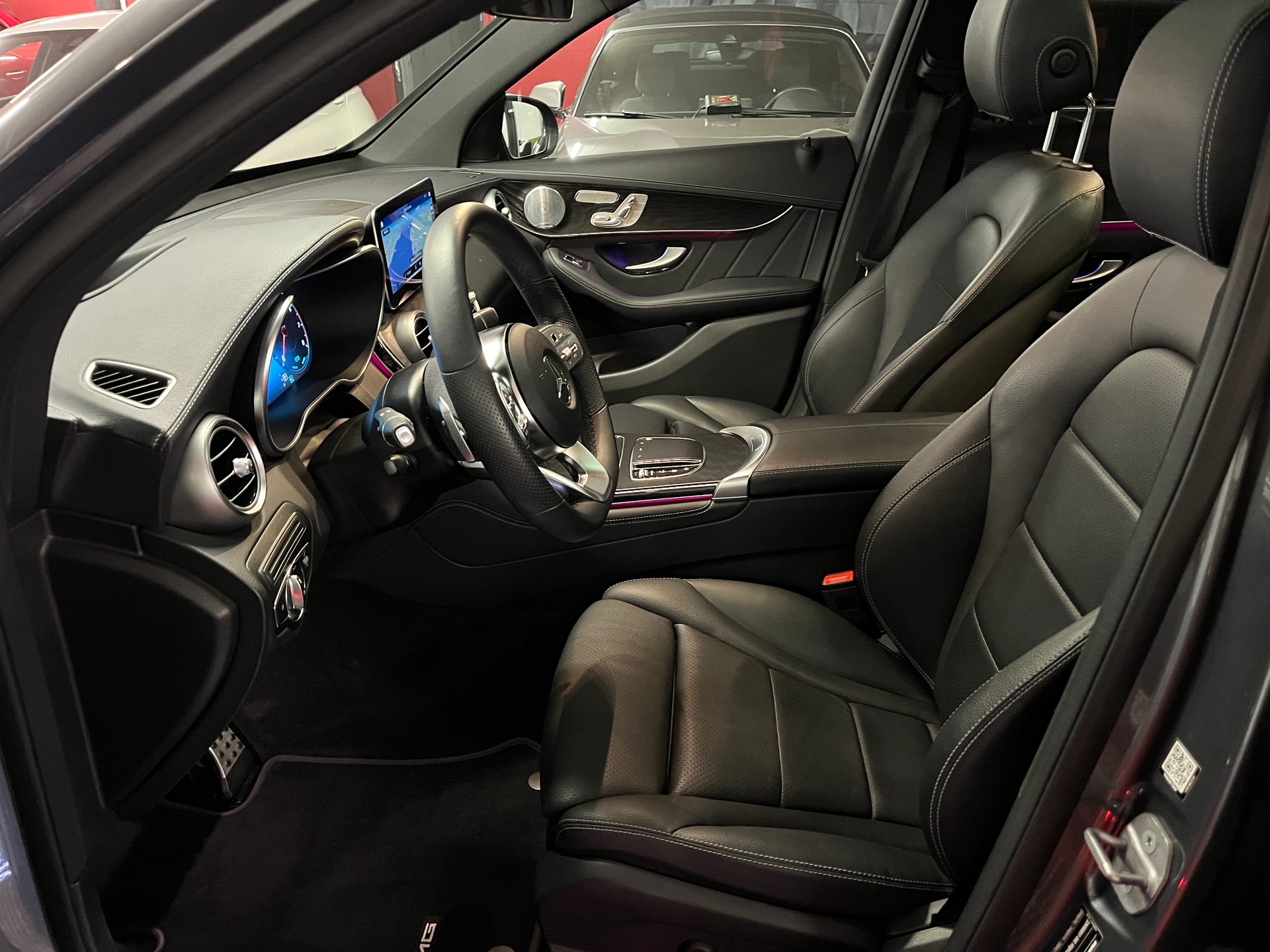 MERCEDES-BENZ GLC 200 AMG Line 4Matic 9G-Tronic-image-12
