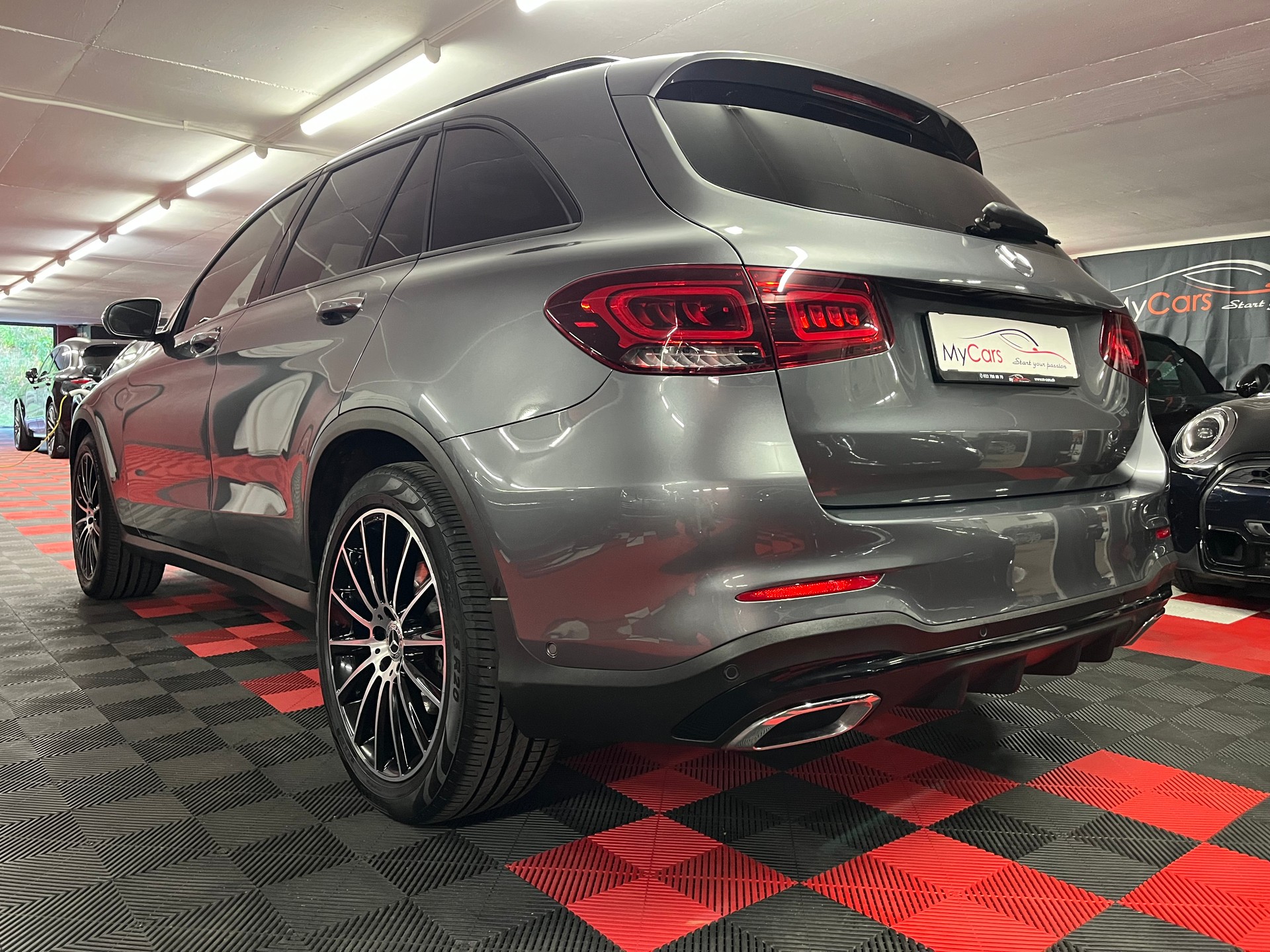 MERCEDES-BENZ GLC 200 AMG Line 4Matic 9G-Tronic-image-8