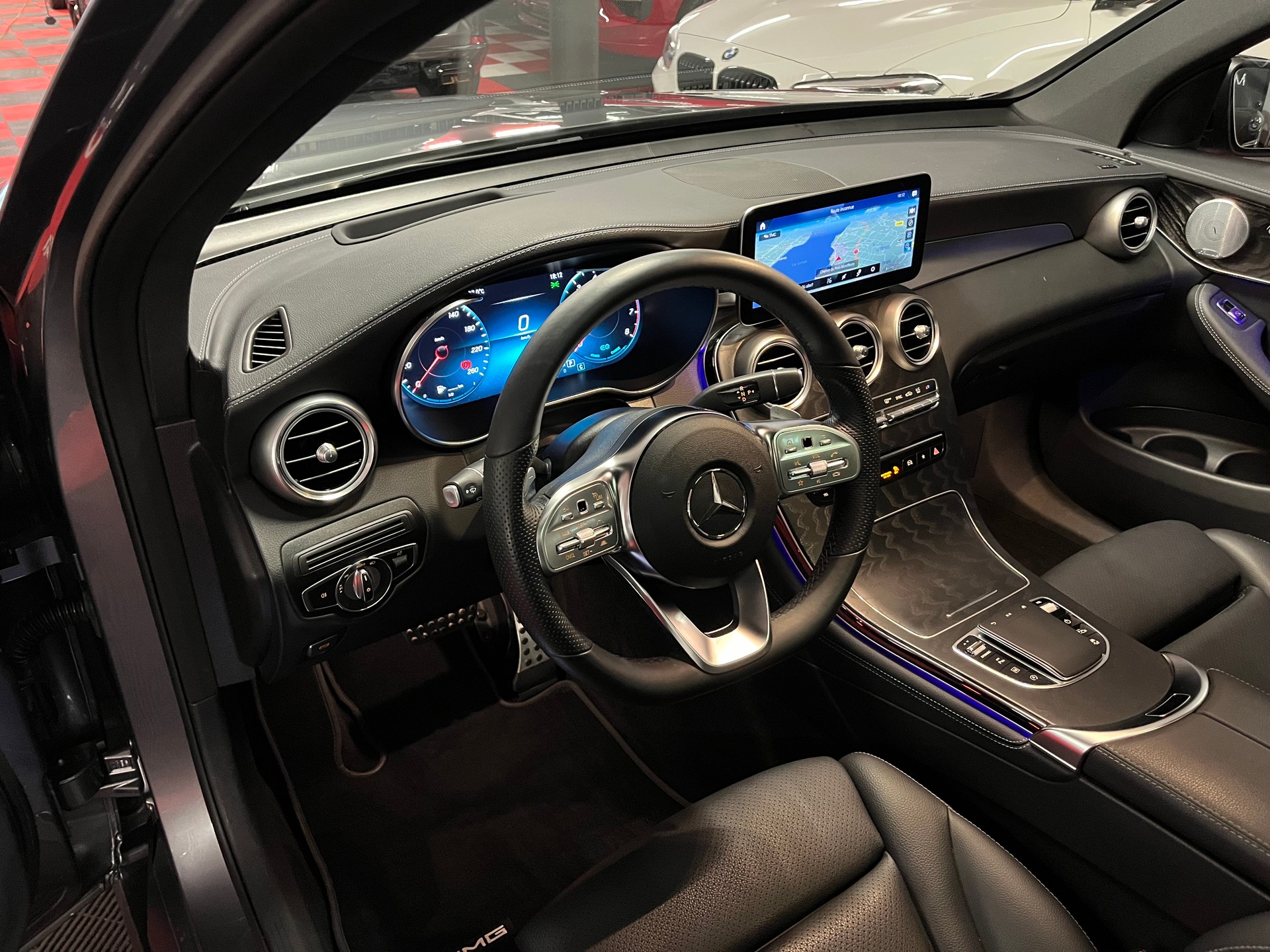 MERCEDES-BENZ GLC 200 AMG Line 4Matic 9G-Tronic-image-11