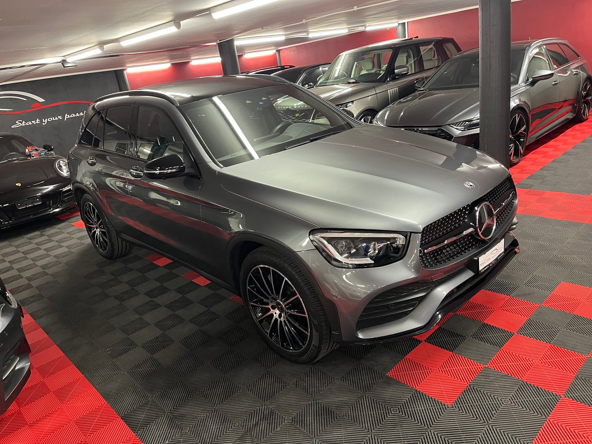 MERCEDES-BENZ GLC 200 AMG Line 4Matic 9G-Tronic-image-4