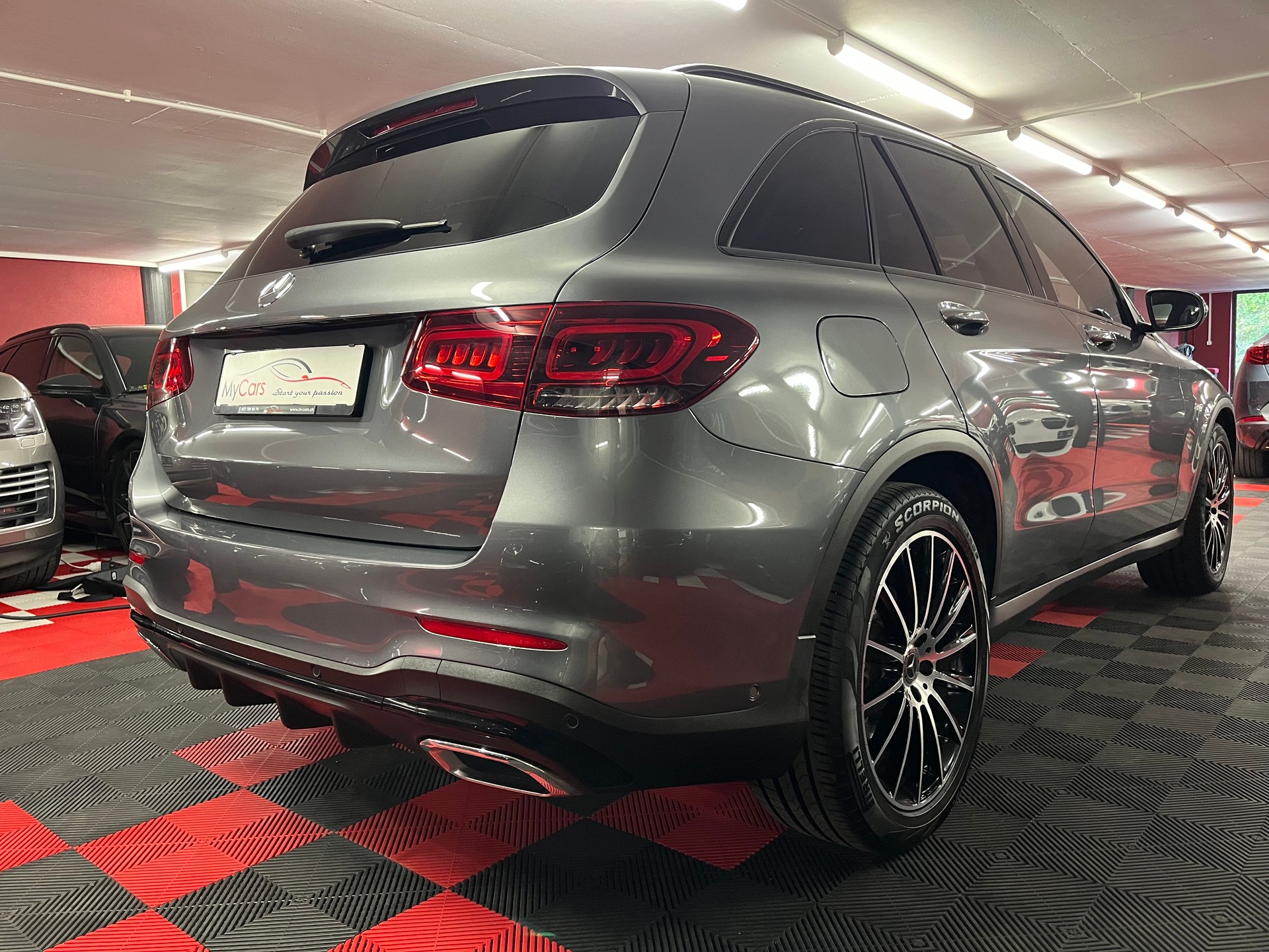 MERCEDES-BENZ GLC 200 AMG Line 4Matic 9G-Tronic-image-6