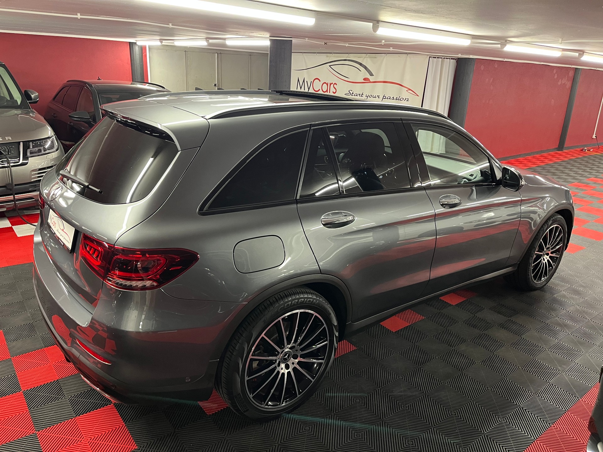 MERCEDES-BENZ GLC 200 AMG Line 4Matic 9G-Tronic-image-5
