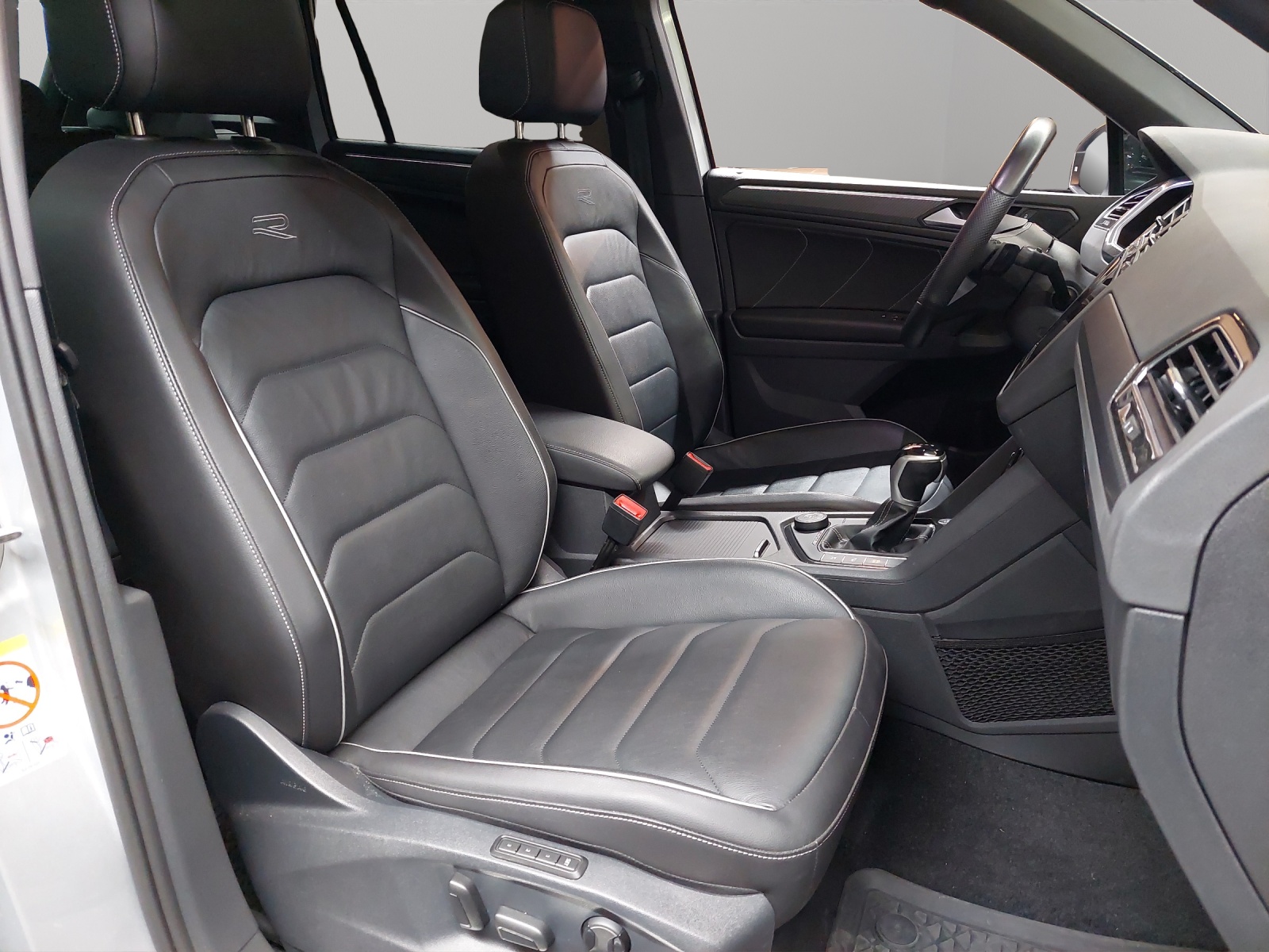 VW Tiguan 2.0 TDI SCR R-Line 4Motion DSG-image-8