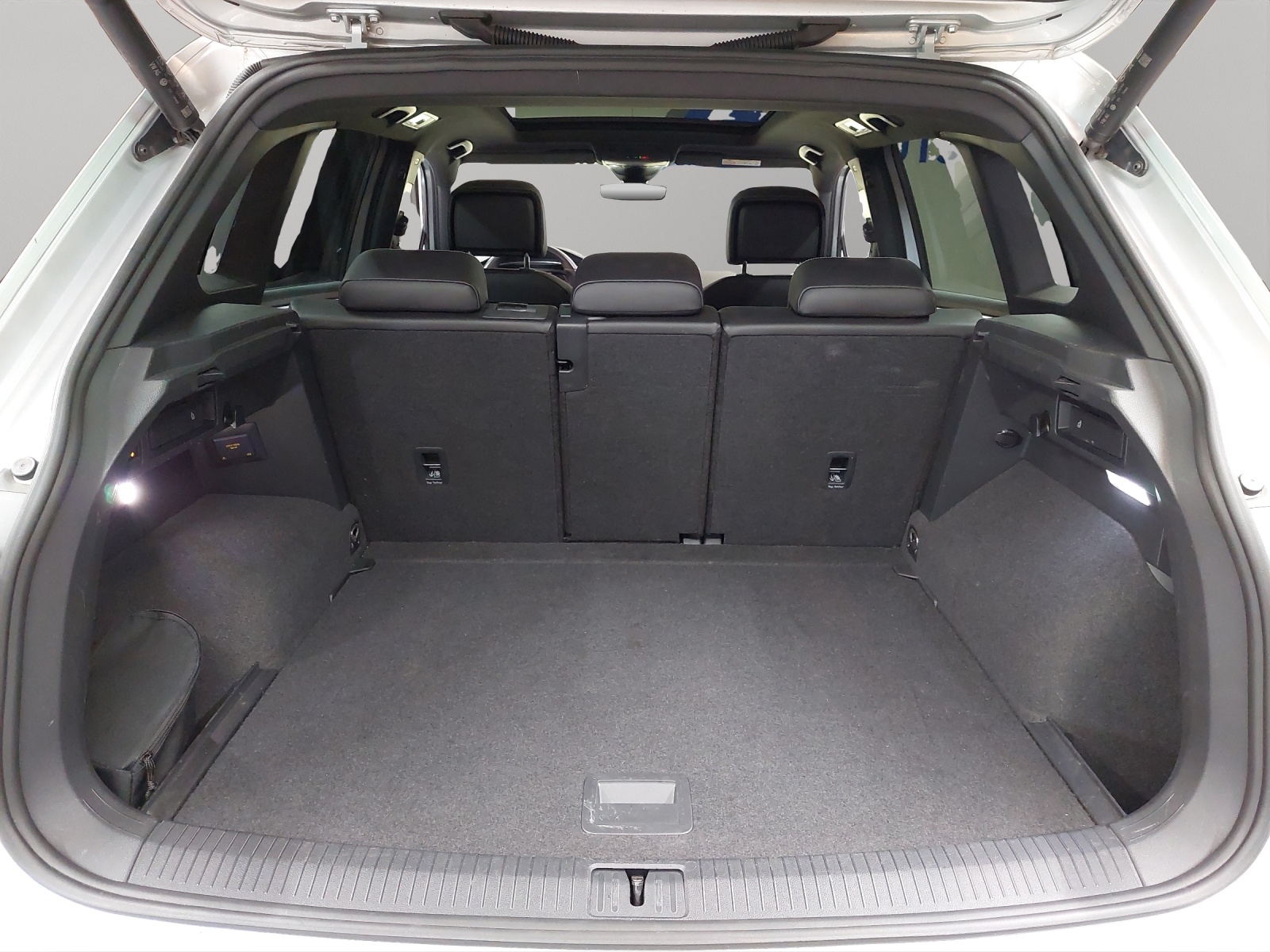 VW Tiguan 2.0 TDI SCR R-Line 4Motion DSG-image-10