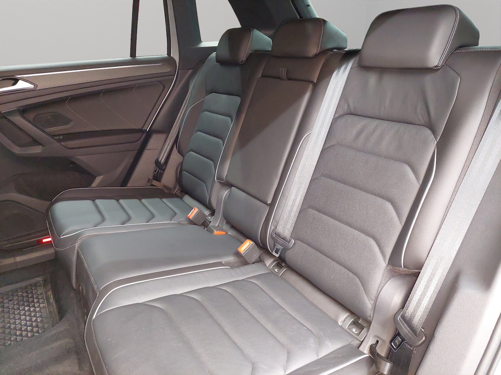 VW Tiguan 2.0 TDI SCR R-Line 4Motion DSG-image-7