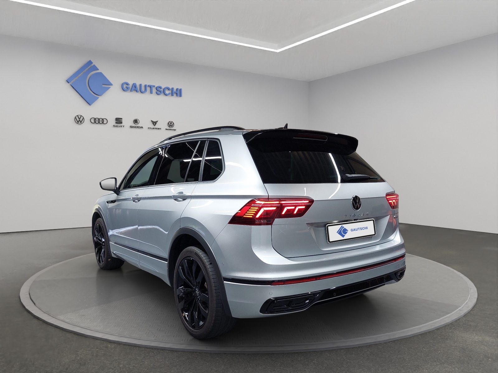 VW Tiguan 2.0 TDI SCR R-Line 4Motion DSG-image-2