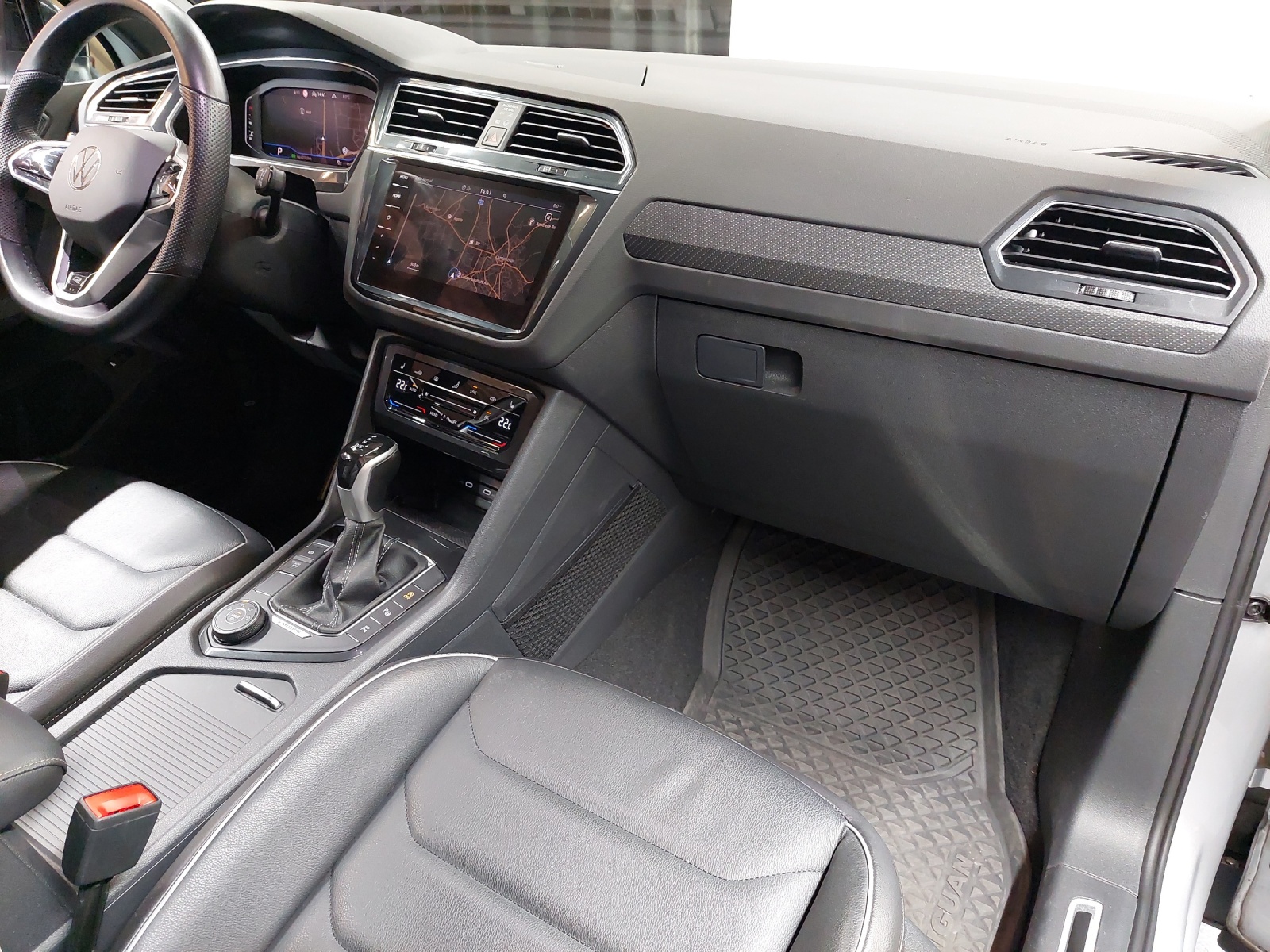 VW Tiguan 2.0 TDI SCR R-Line 4Motion DSG-image-9