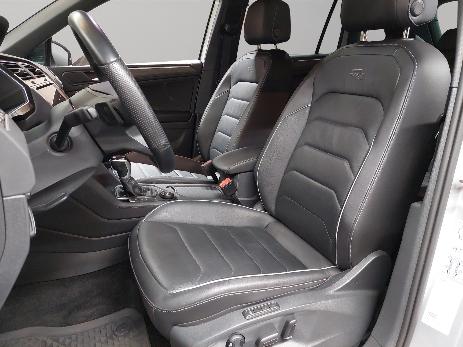 VW Tiguan 2.0 TDI SCR R-Line 4Motion DSG-image-5