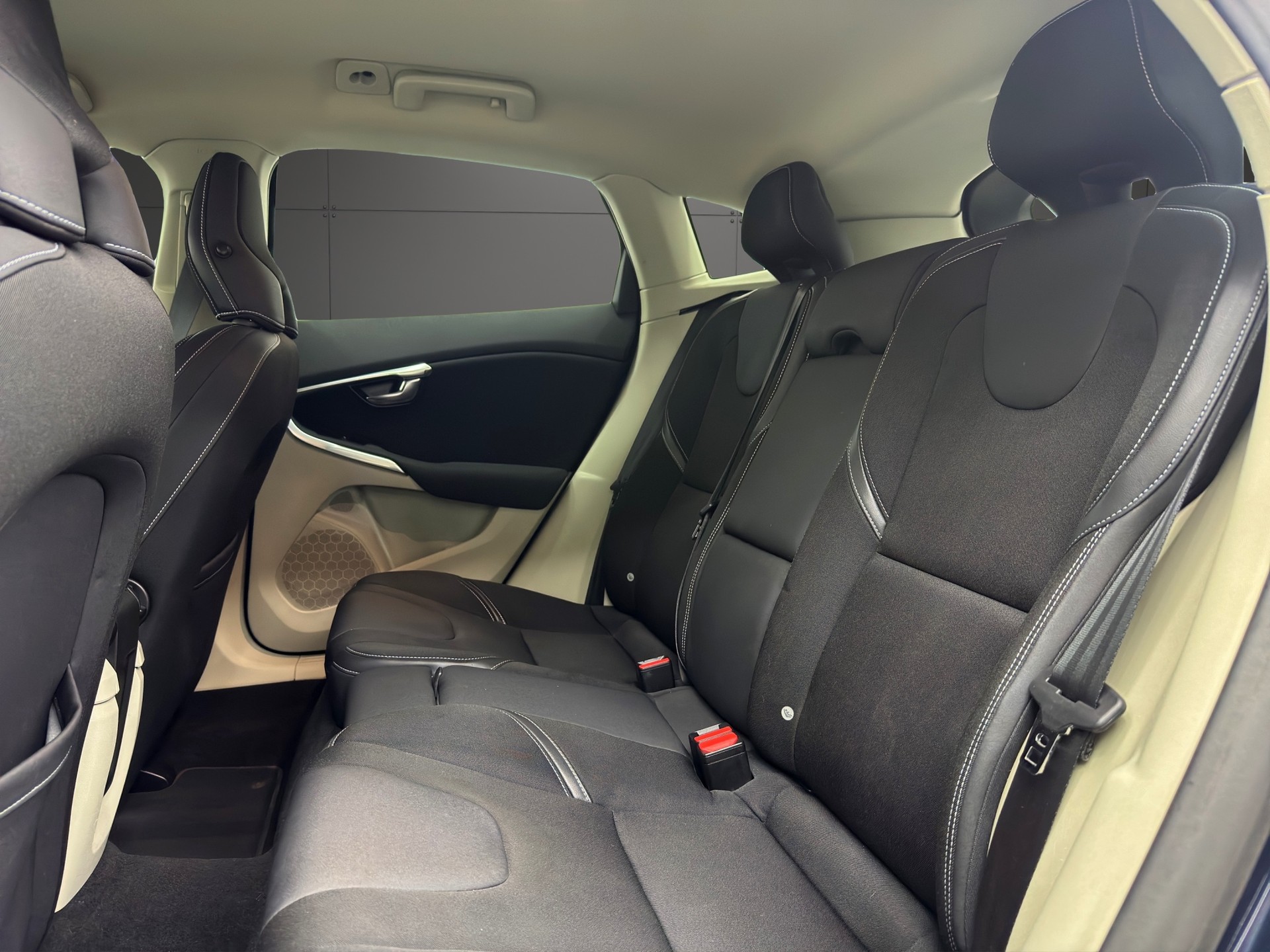 VOLVO V40 D3 Kinetic-image-15