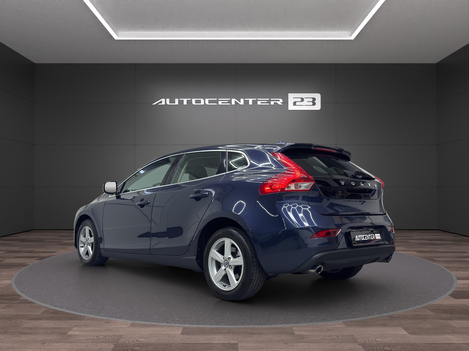 VOLVO V40 D3 Kinetic-image-2