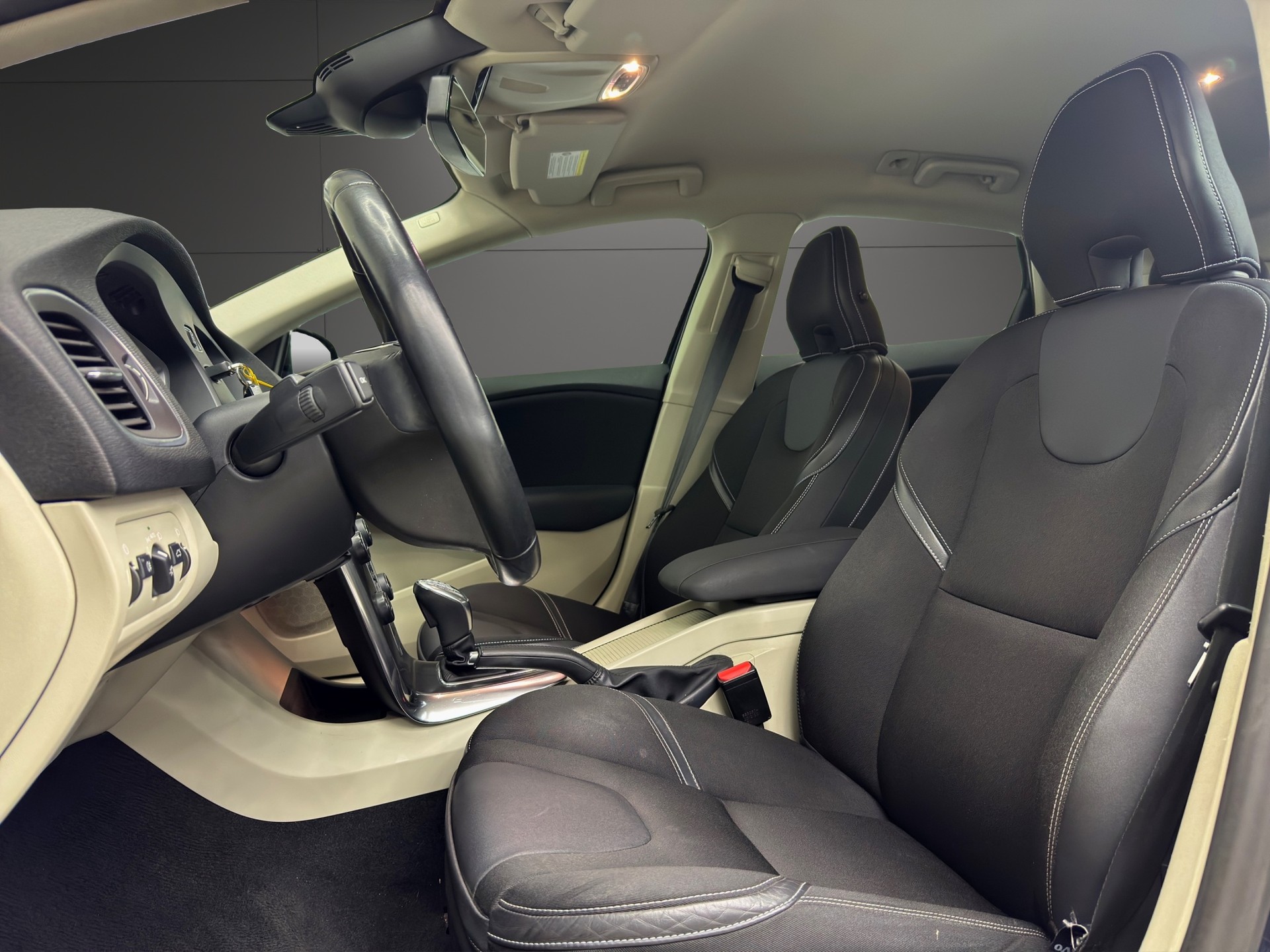 VOLVO V40 D3 Kinetic-image-8