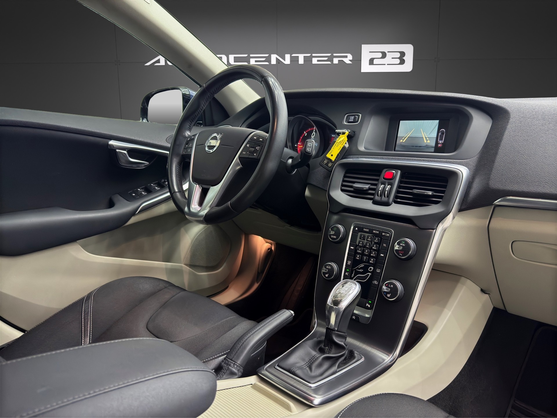 VOLVO V40 D3 Kinetic-image-12