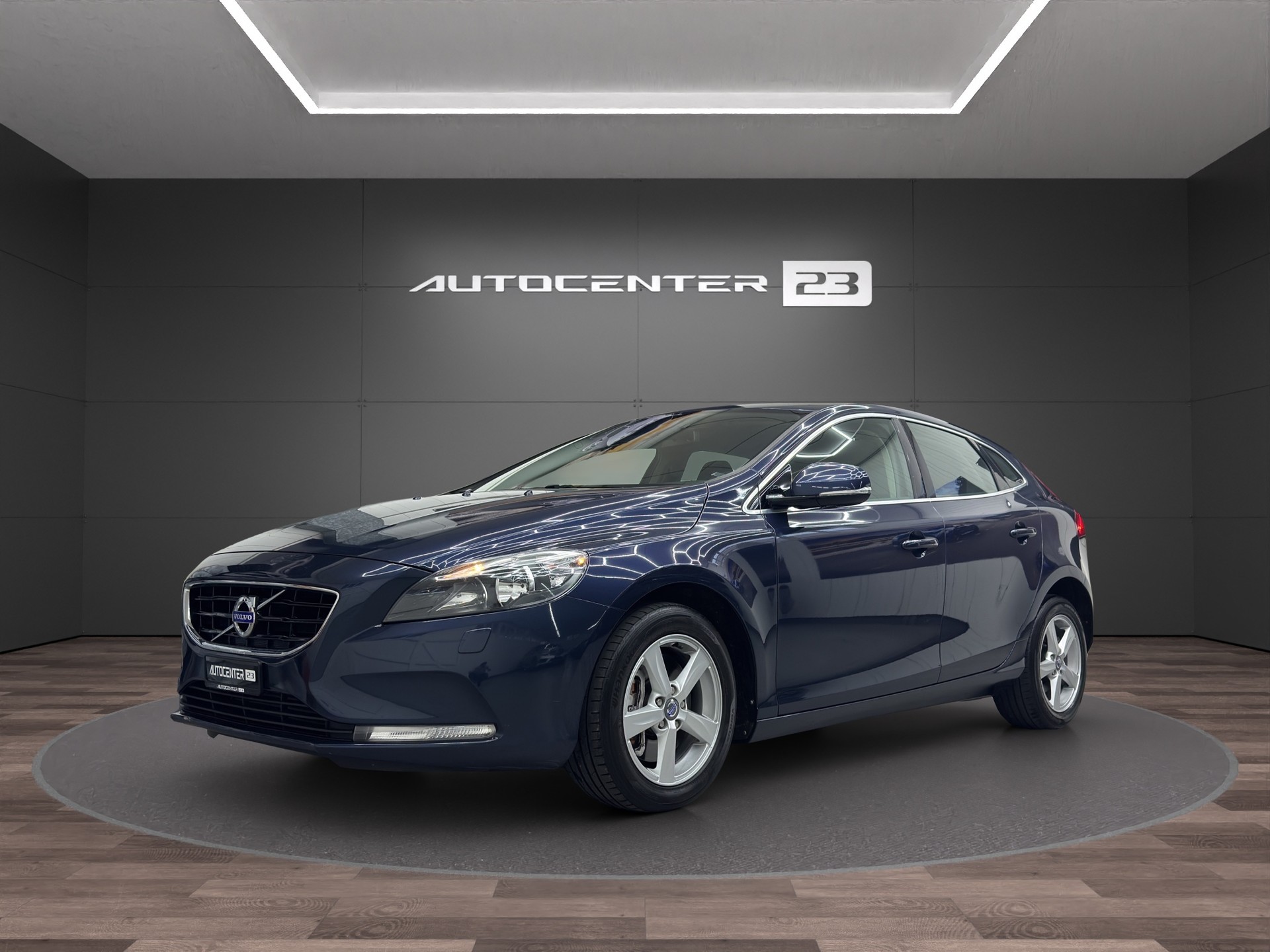 VOLVO V40 D3 Kinetic-image-0