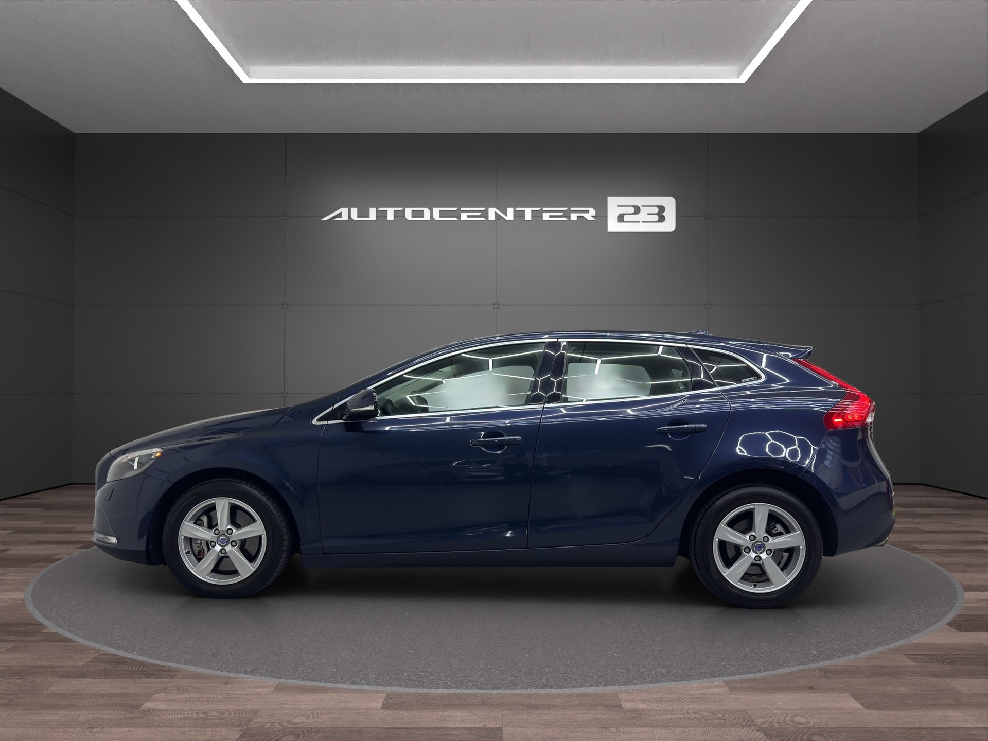VOLVO V40 D3 Kinetic-image-1