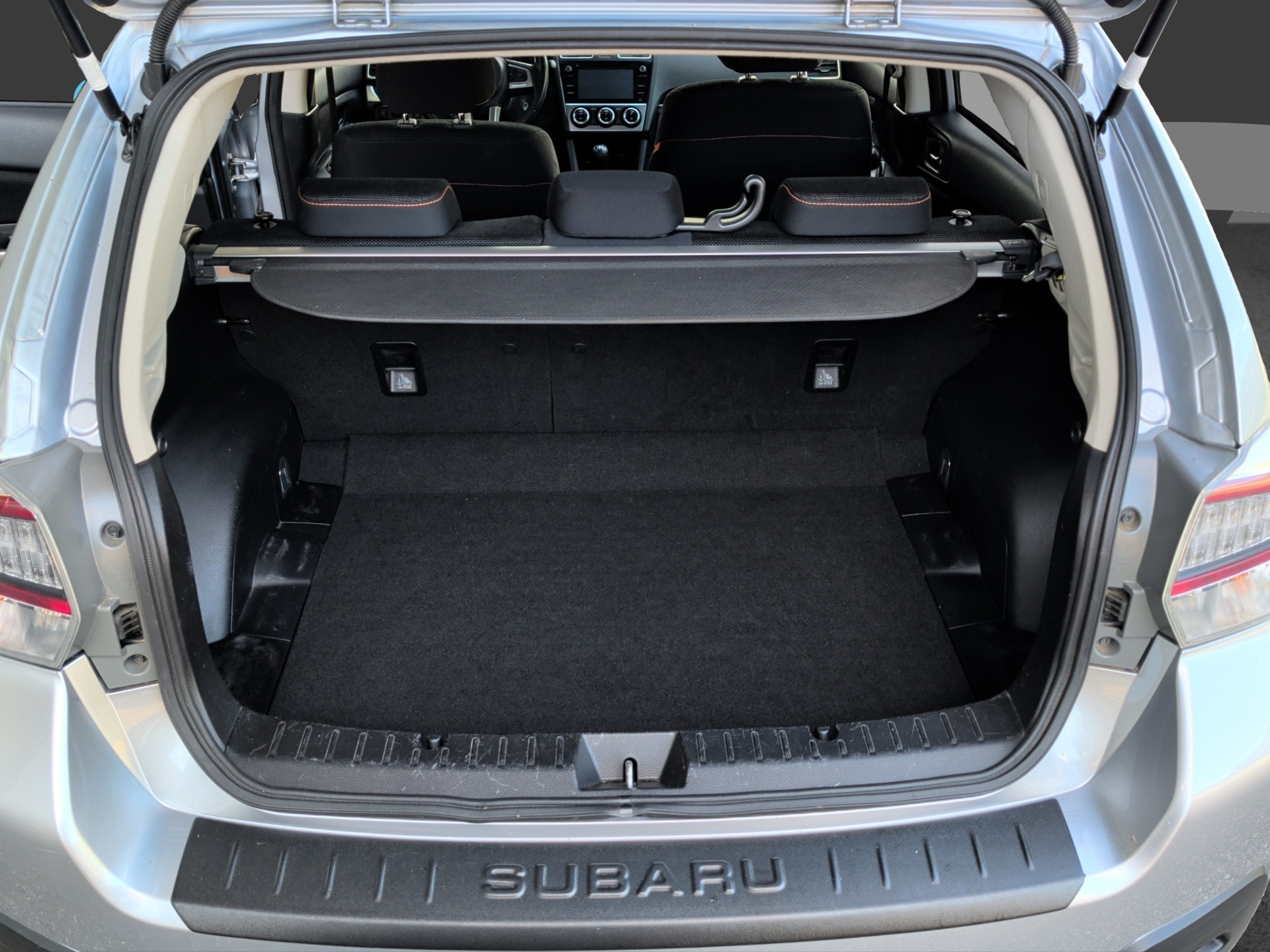 SUBARU XV 1.6 Swiss Two 4x4 manuell mit Untersetzung und Anhängerkupplung-image-9