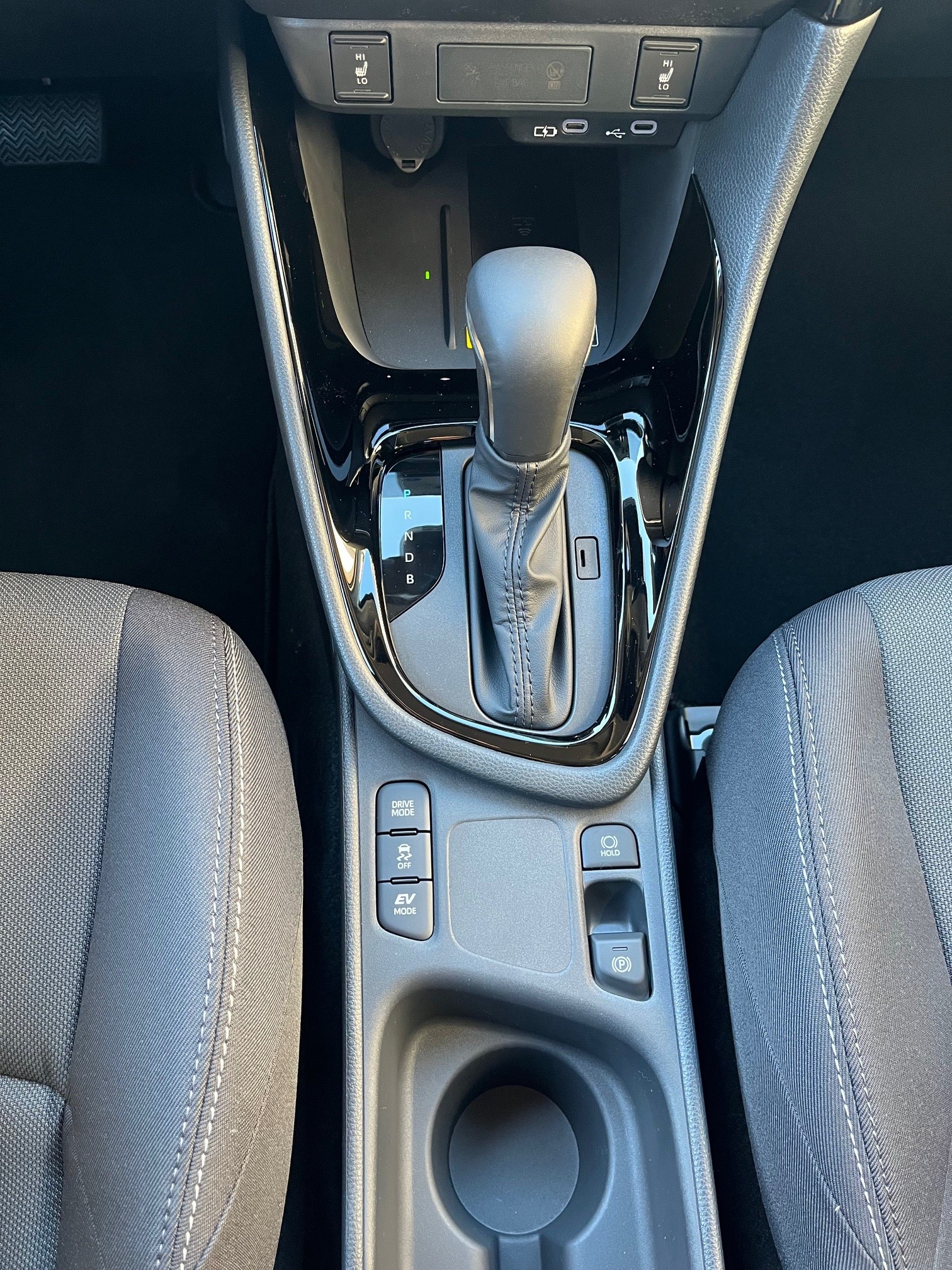 TOYOTA Yaris 1.5 Trend e-CVT-image-15