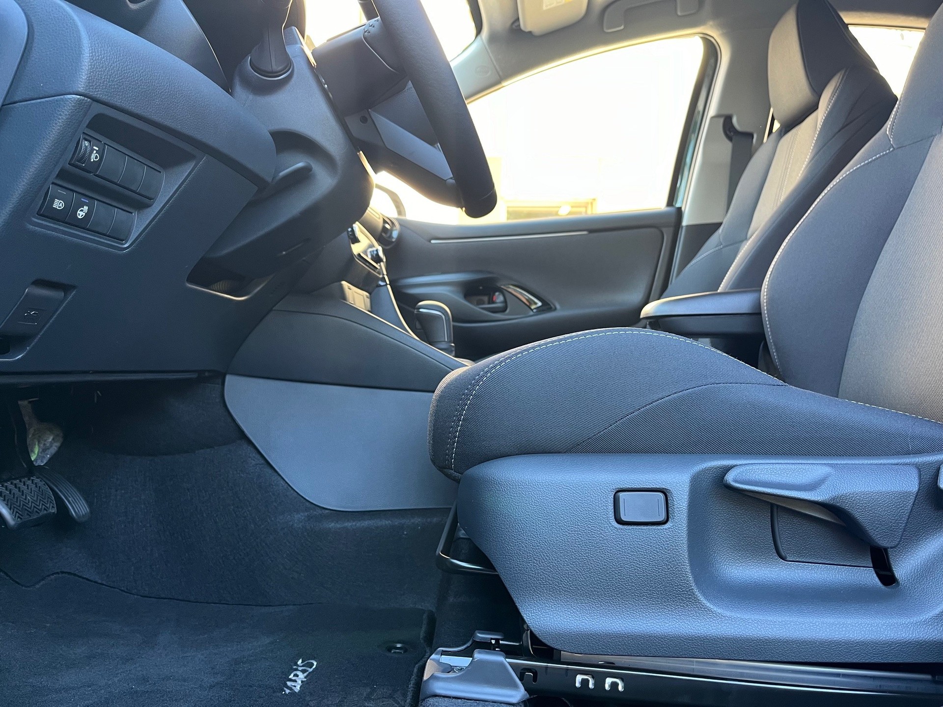 TOYOTA Yaris 1.5 Trend e-CVT-image-12