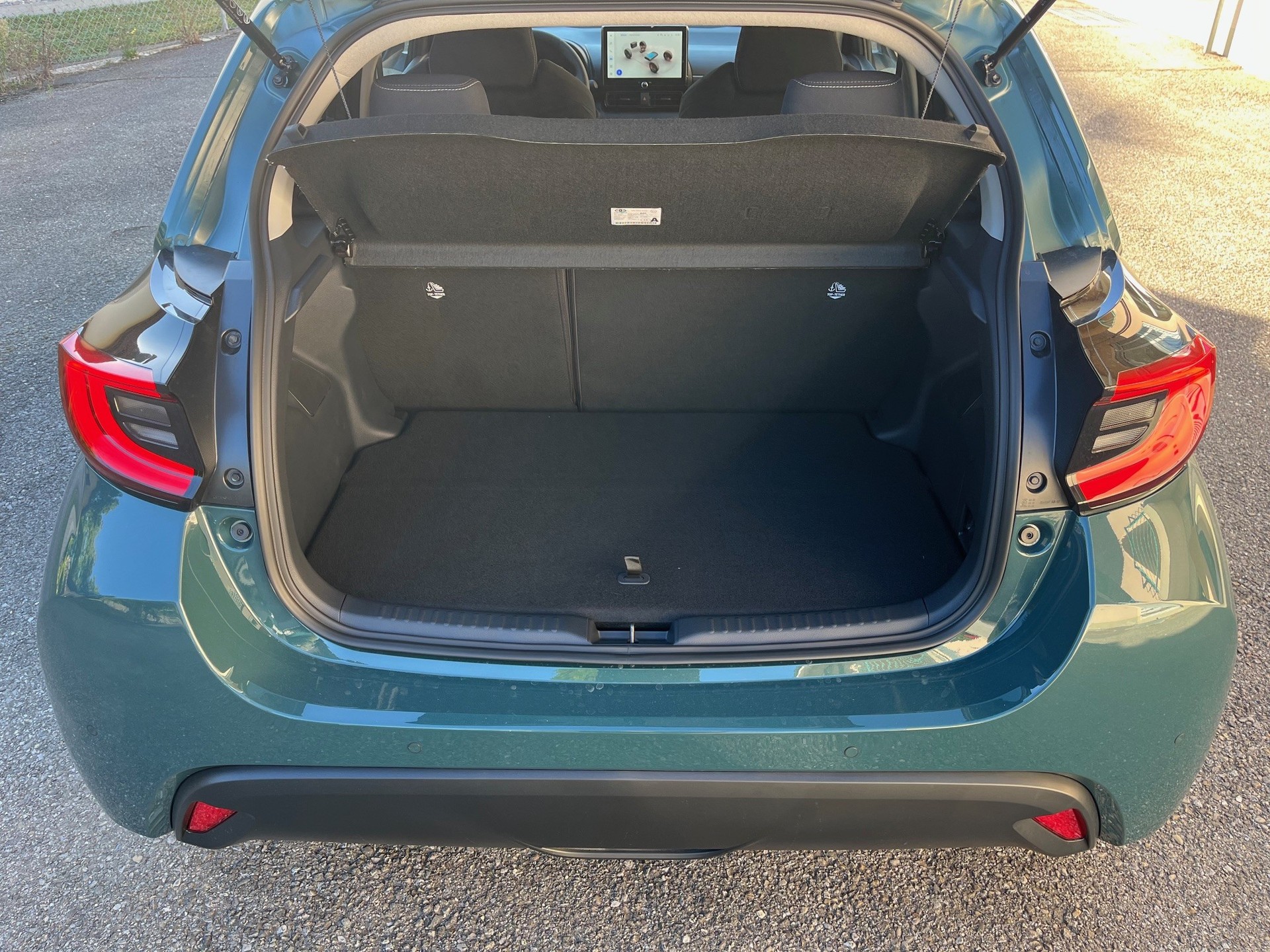 TOYOTA Yaris 1.5 Trend e-CVT-image-17