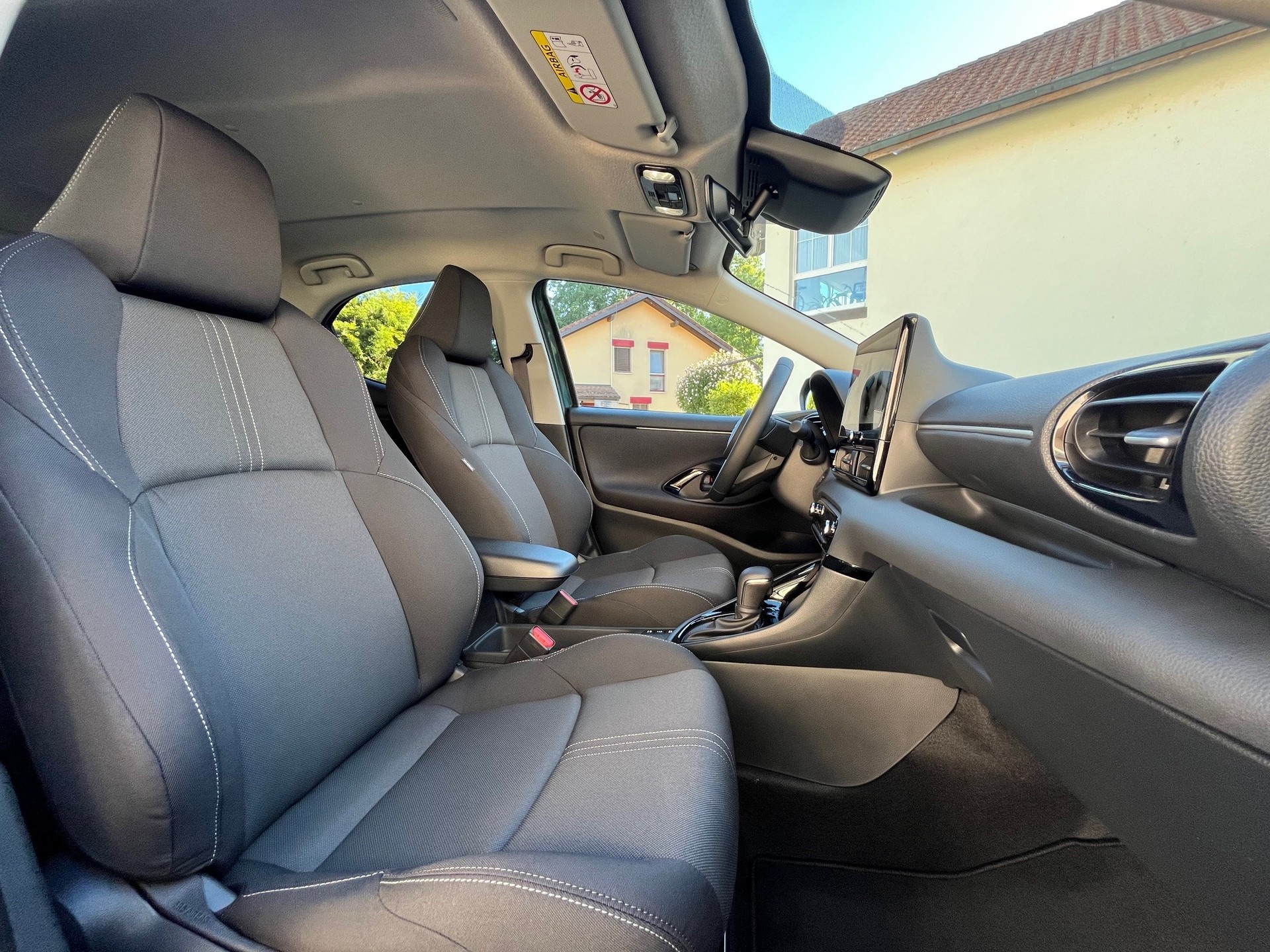 TOYOTA Yaris 1.5 Trend e-CVT-image-9