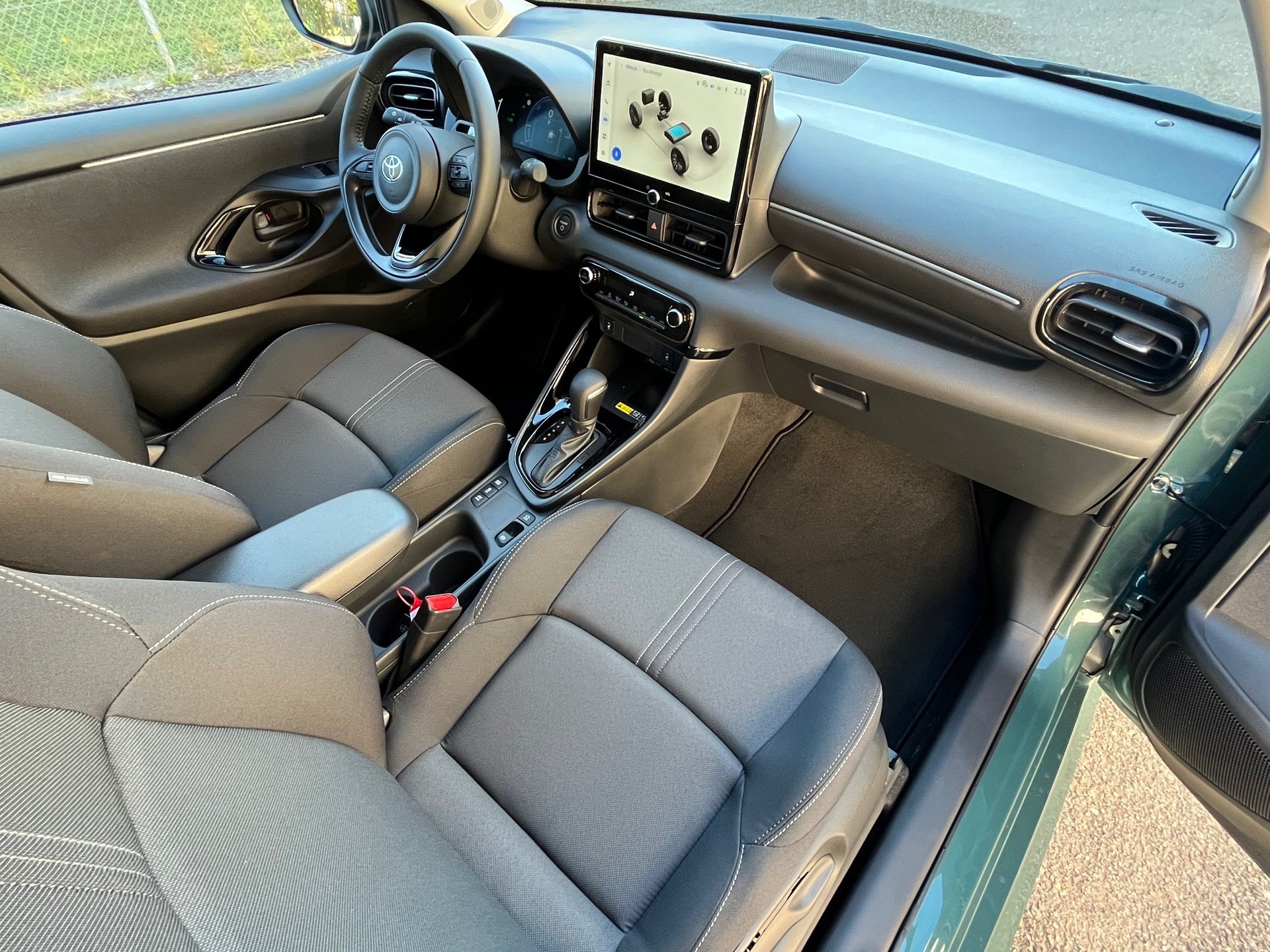TOYOTA Yaris 1.5 Trend e-CVT-image-10