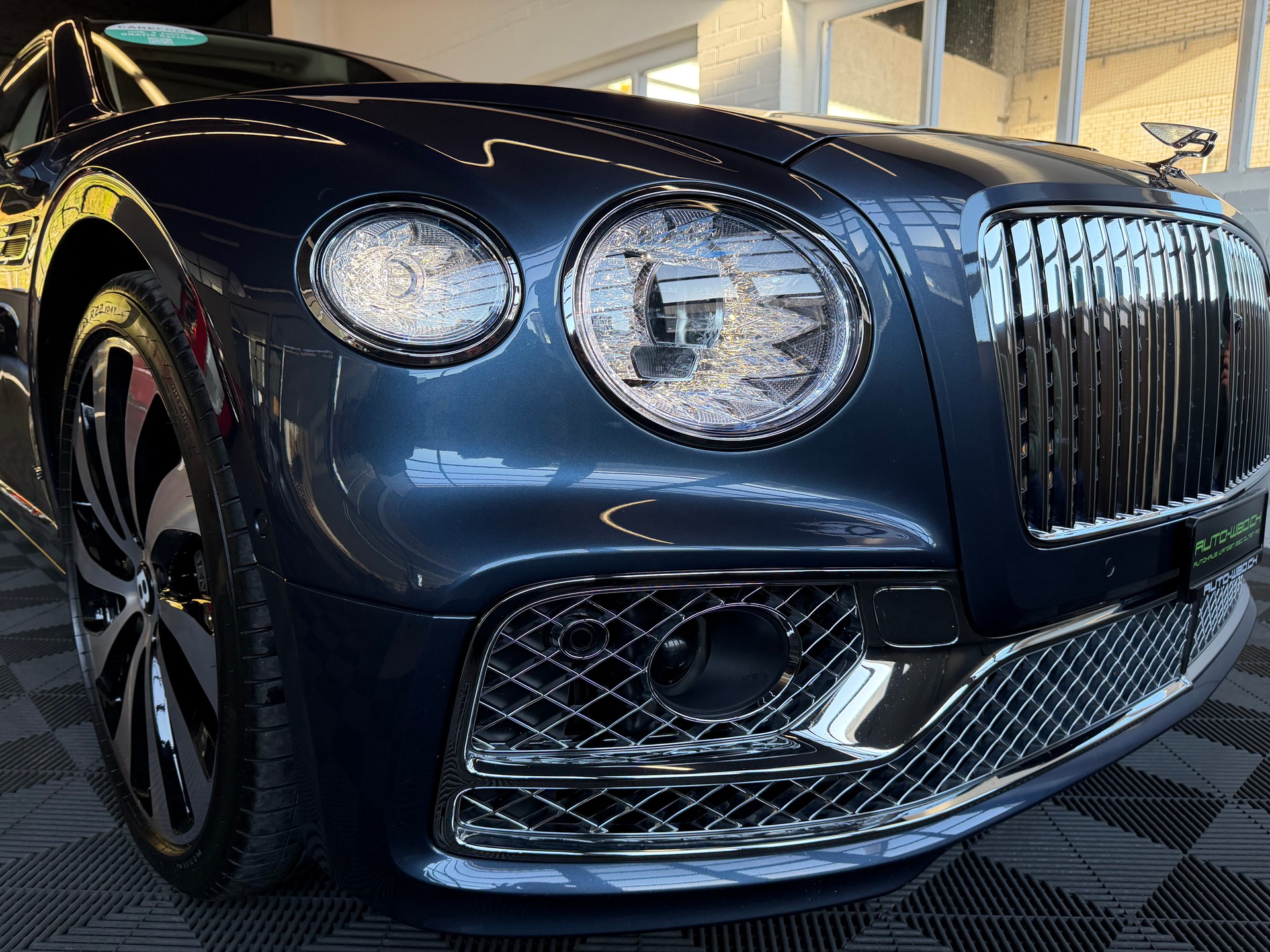BENTLEY Flying Spur 4.0 V8 Mulliner * 550 PS * 4X4 *-image-8