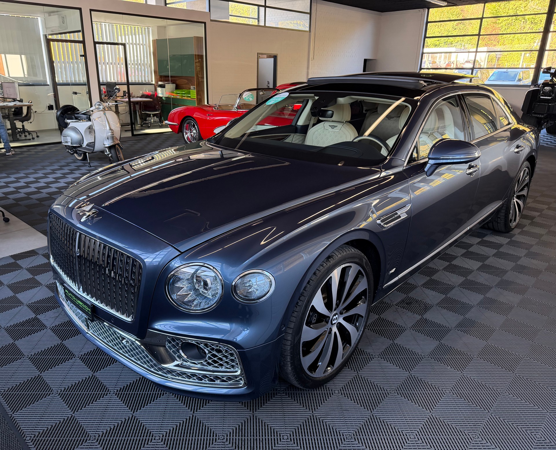 BENTLEY Flying Spur 4.0 V8 Mulliner * 550 PS * 4X4 *-image-6