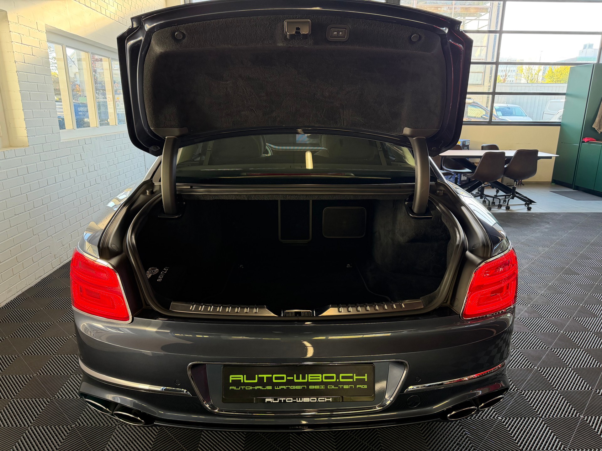 BENTLEY Flying Spur 4.0 V8 Mulliner * 550 PS * 4X4 *-image-5