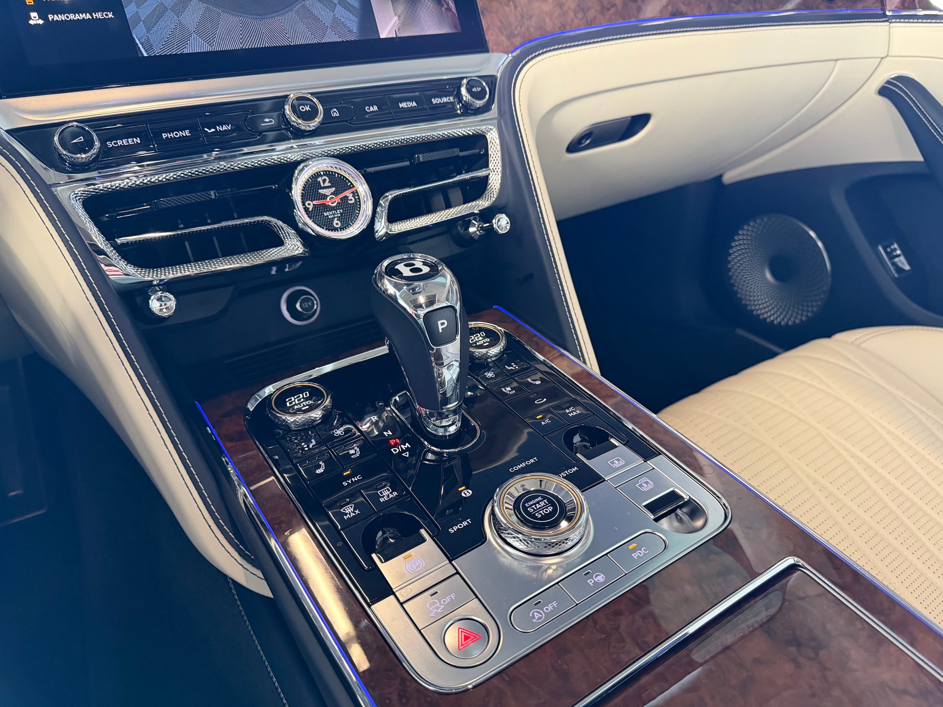 BENTLEY Flying Spur 4.0 V8 Mulliner * 550 PS * 4X4 *-image-20