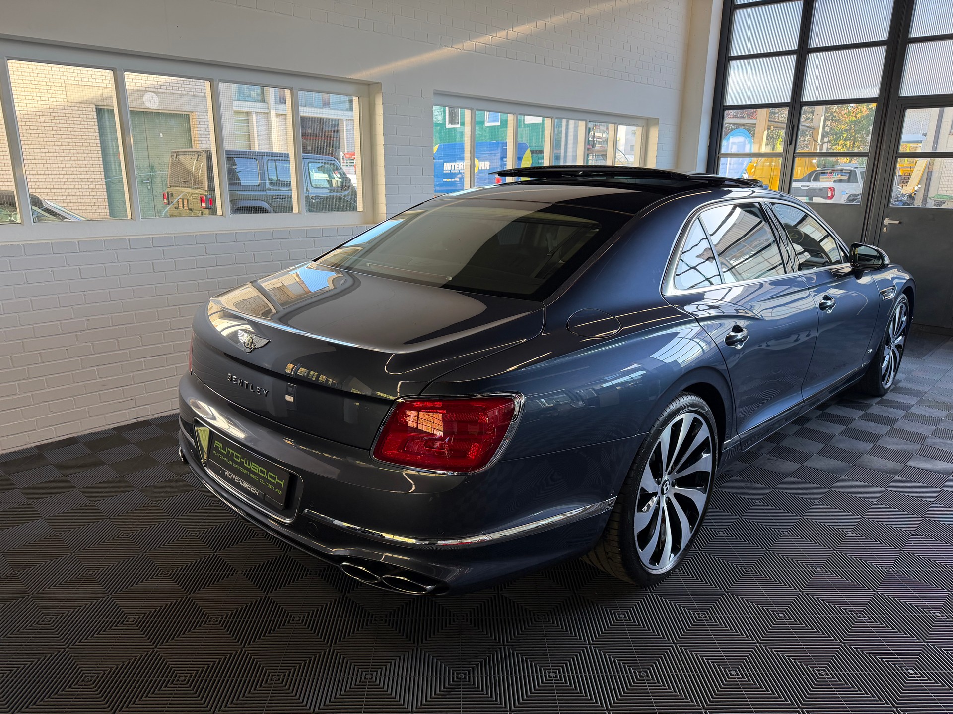 BENTLEY Flying Spur 4.0 V8 Mulliner * 550 PS * 4X4 *-image-2