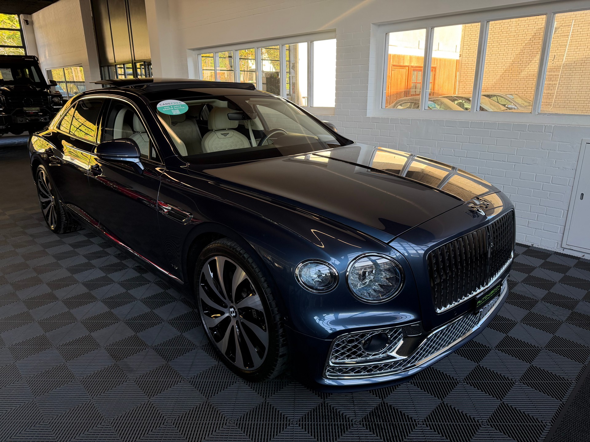 BENTLEY Flying Spur 4.0 V8 Mulliner * 550 PS * 4X4 *-image-0