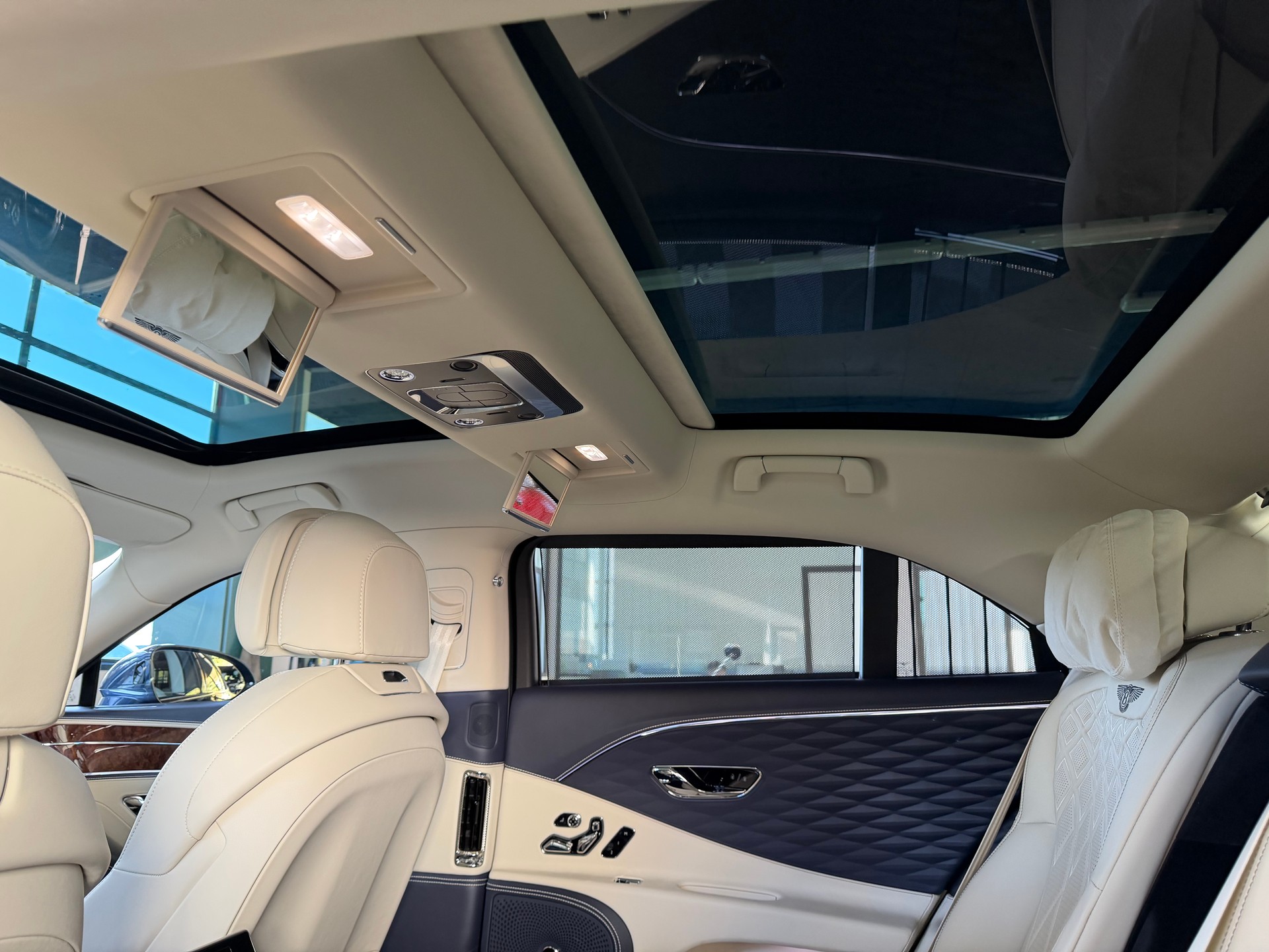 BENTLEY Flying Spur 4.0 V8 Mulliner * 550 PS * 4X4 *-image-13