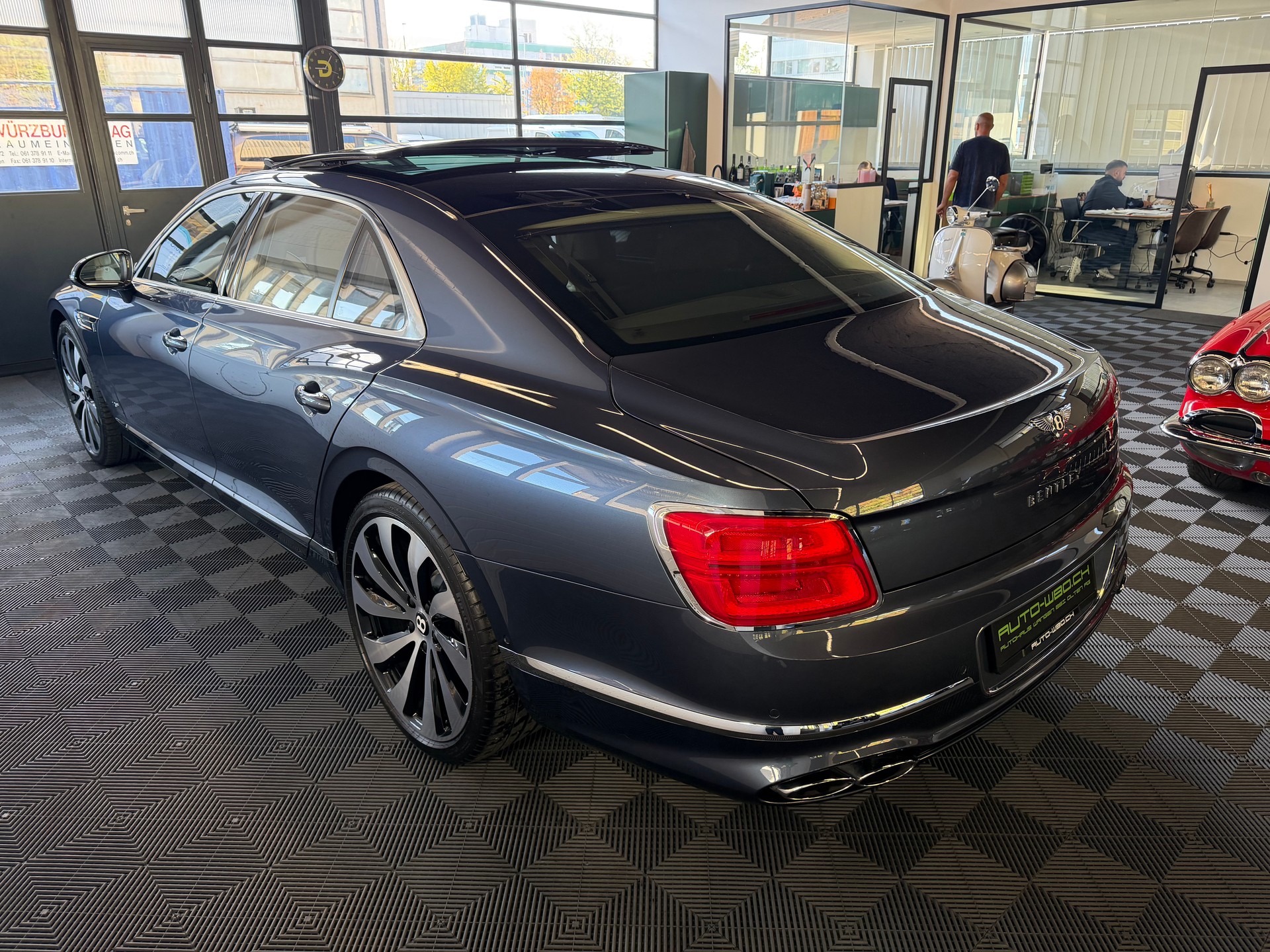 BENTLEY Flying Spur 4.0 V8 Mulliner * 550 PS * 4X4 *-image-3