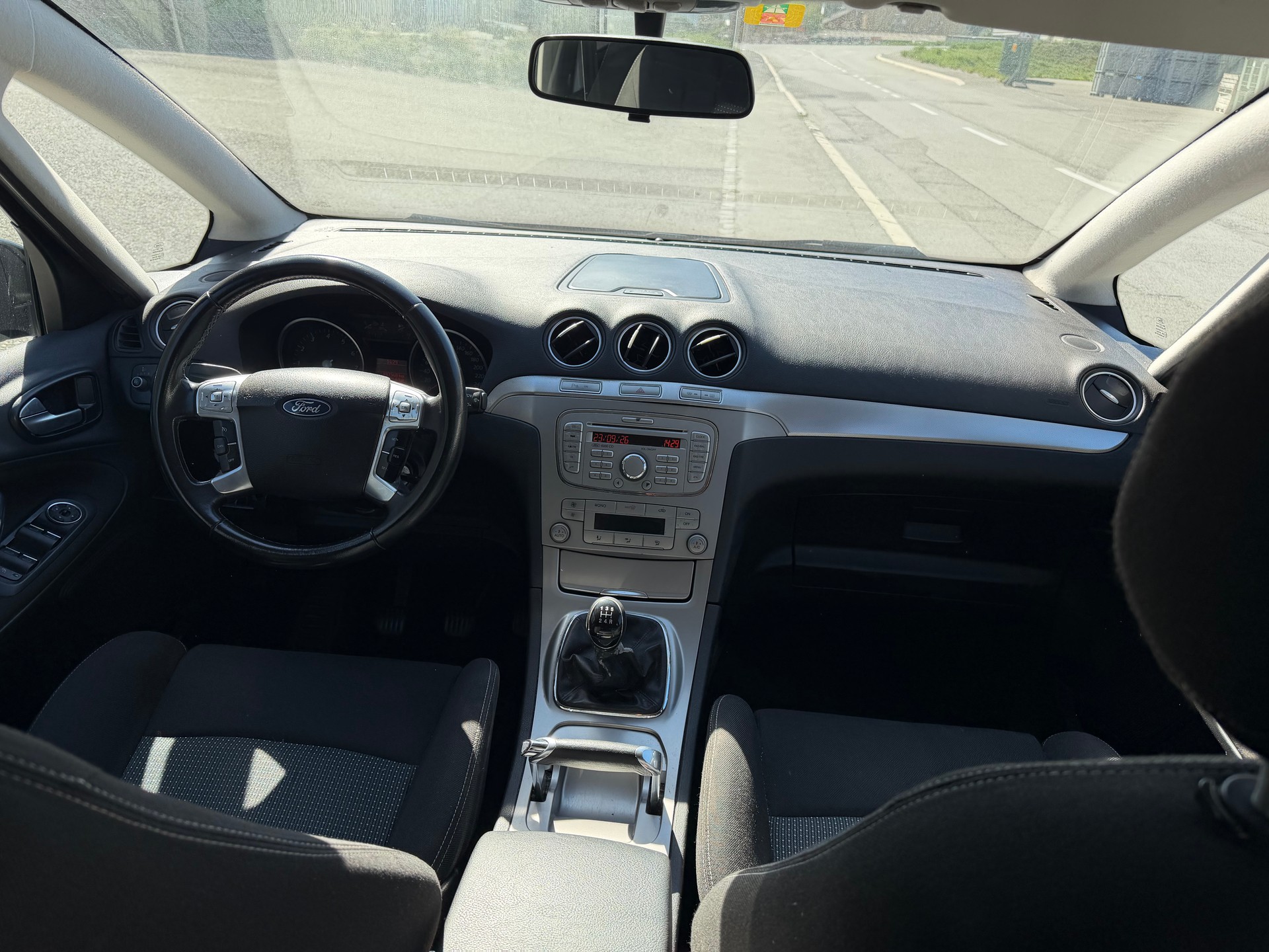 FORD S-Max 2.0i Titanium-image-4