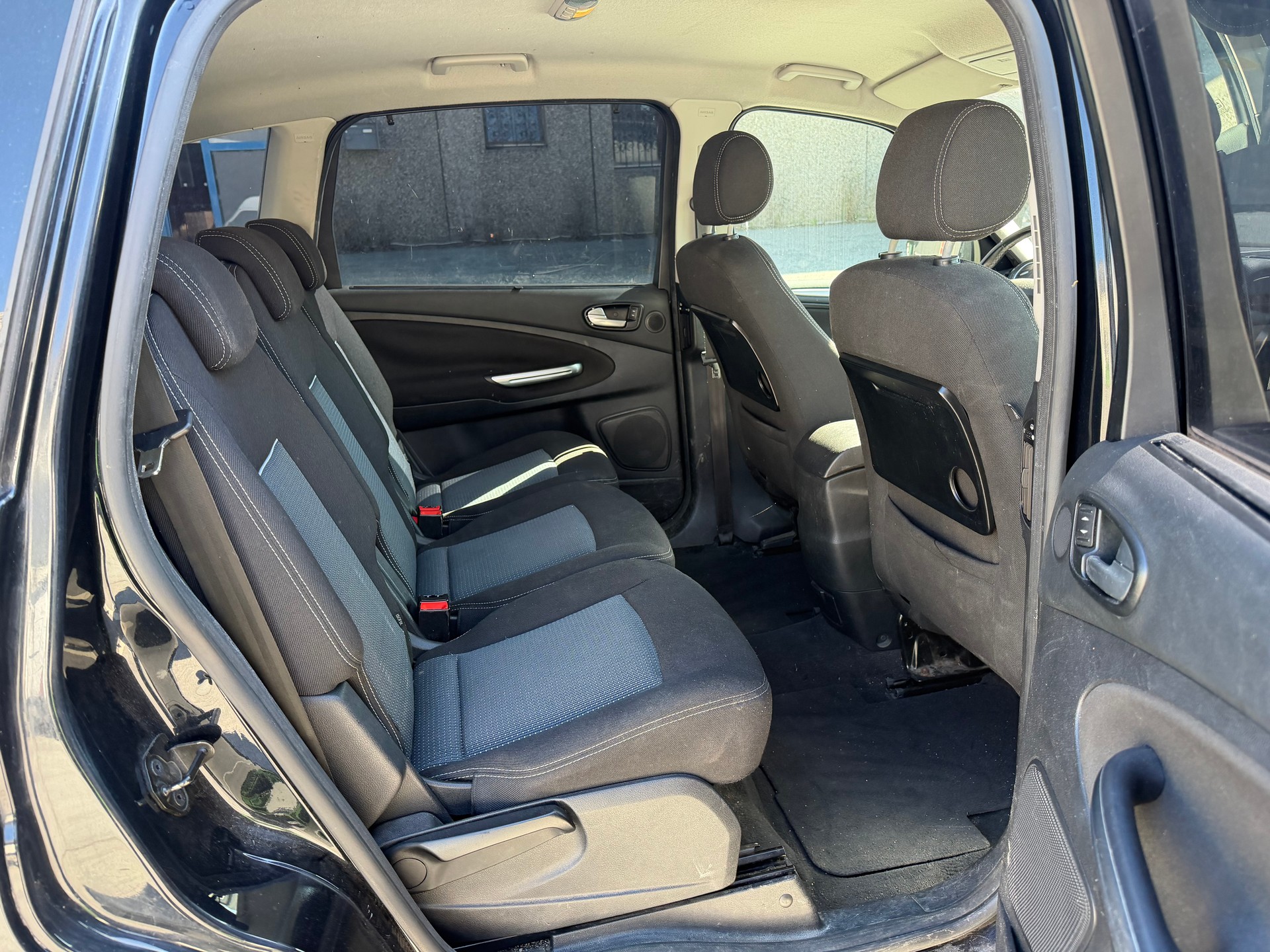 FORD S-Max 2.0i Titanium-image-8