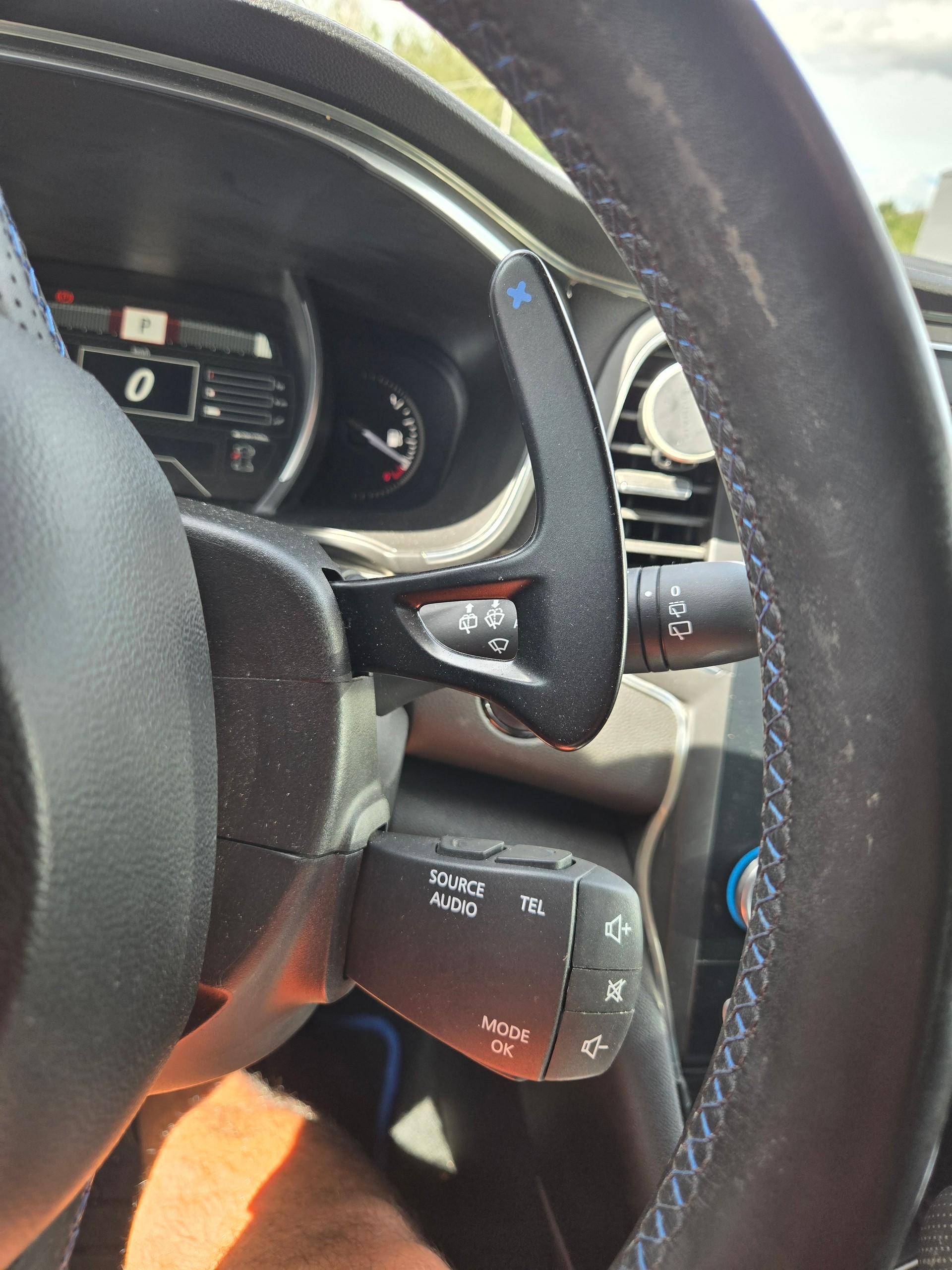RENAULT Mégane 1.6 16V Turbo GT EDC-image-8