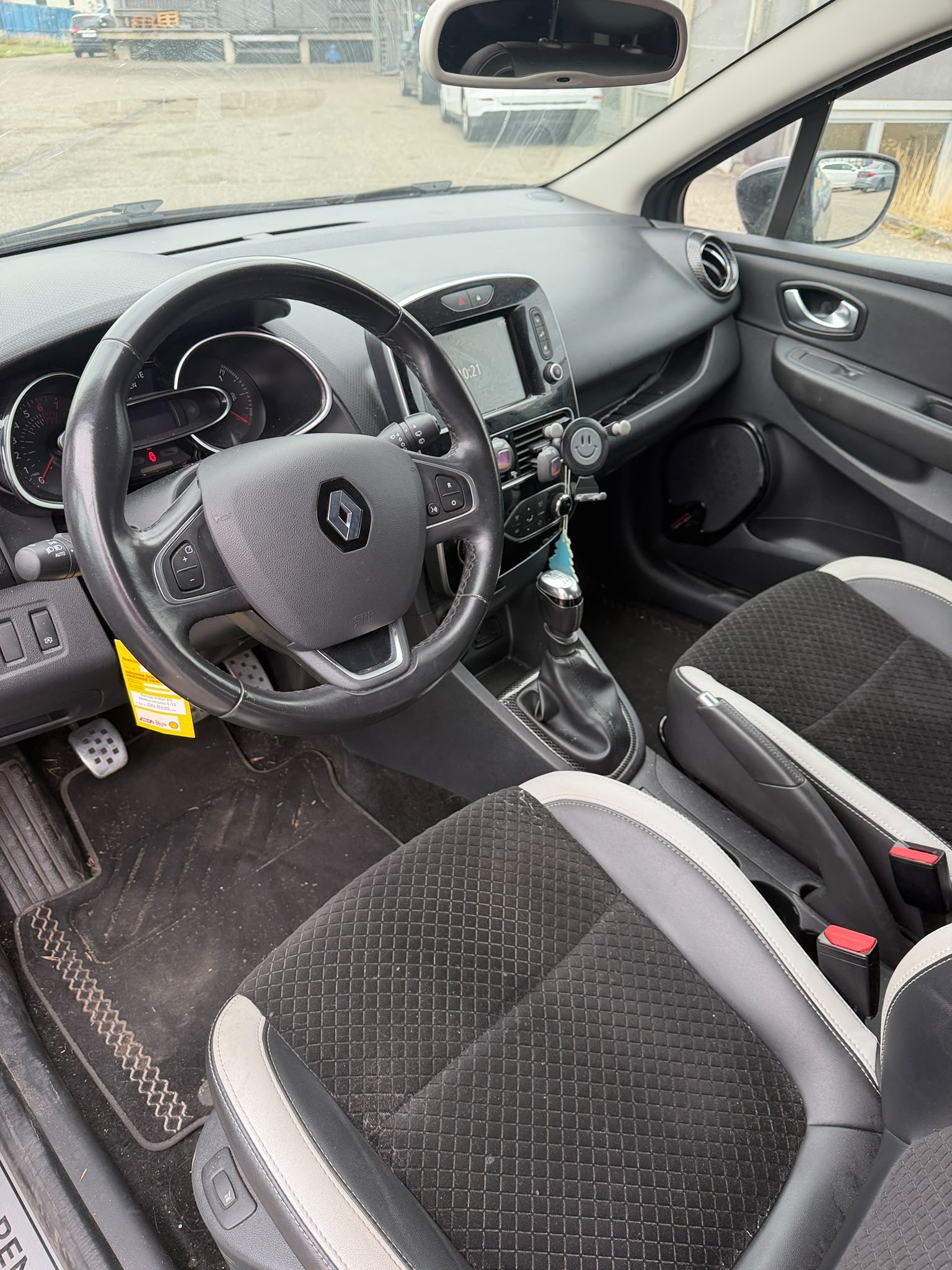 RENAULT Clio 1.2 16V T Initiale Paris-image-8